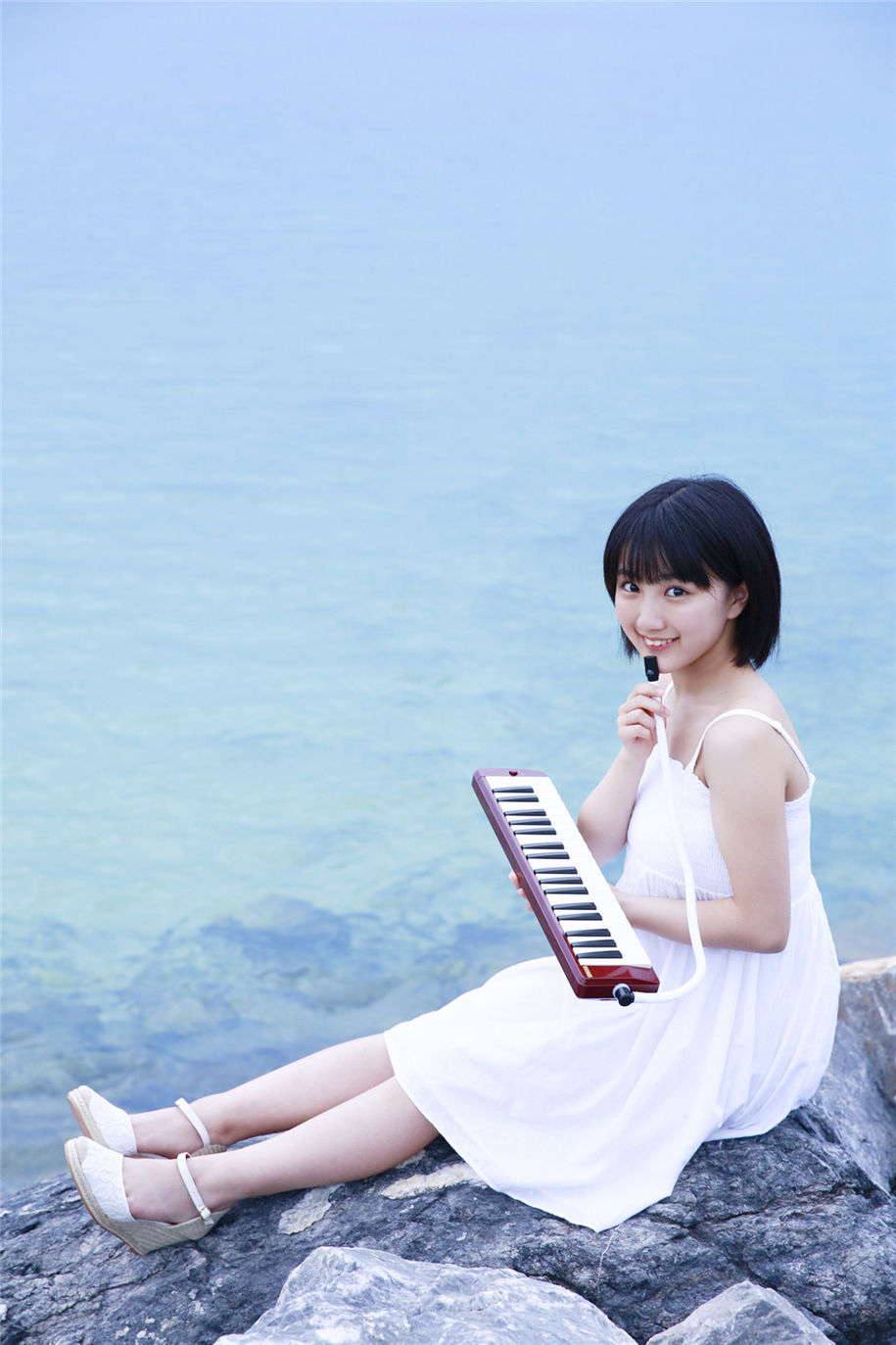 日本短发美女船木結吊带裙写真图片(第12页)