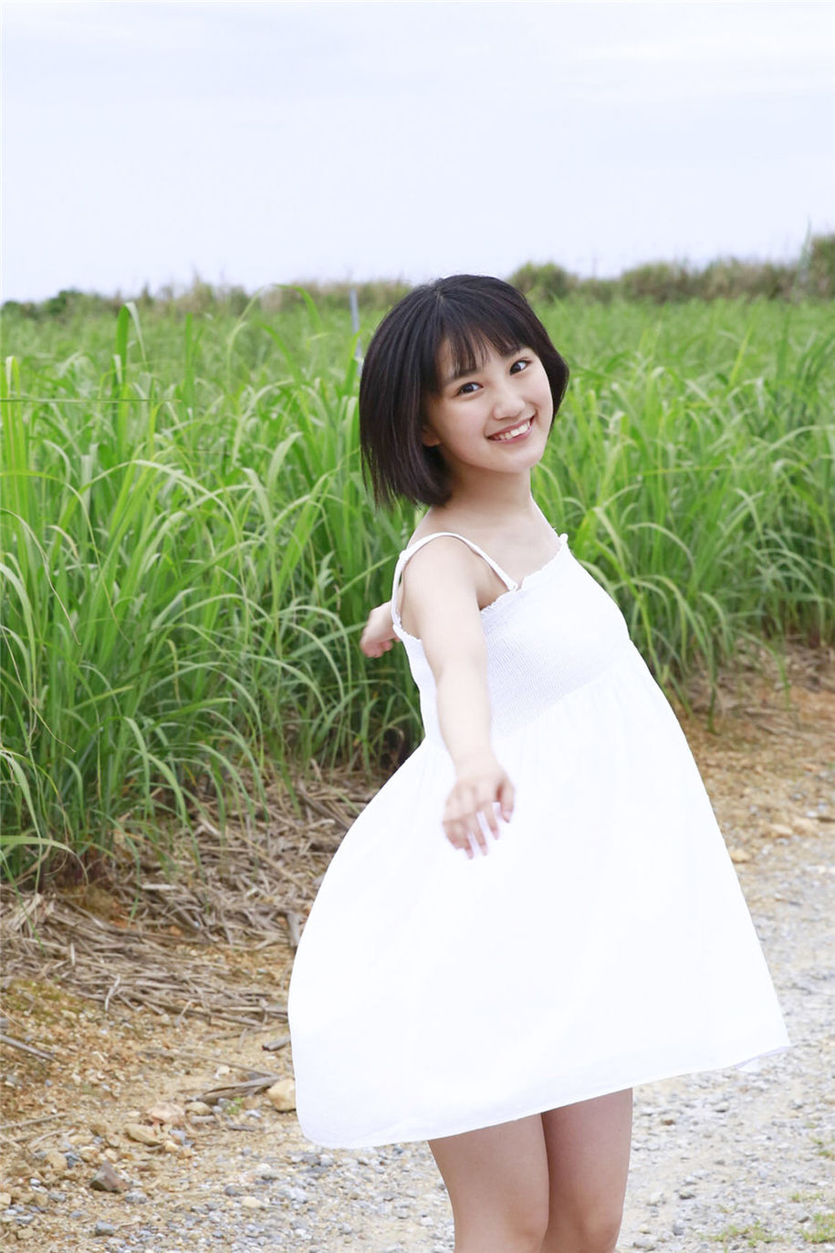 日本短发美女船木結吊带裙写真图片(第21页)