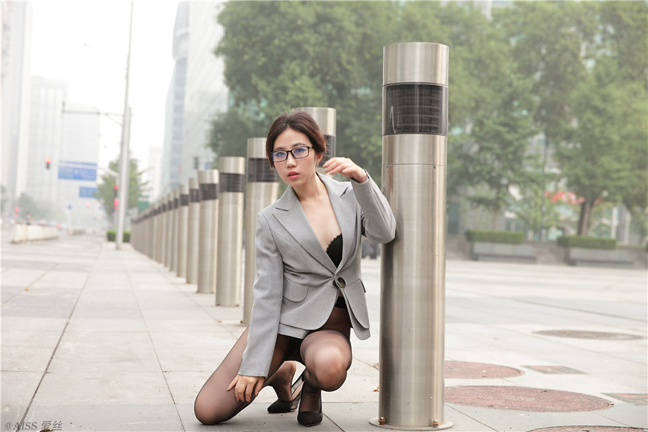 [爱丝]第004期美女套图(第42页)
