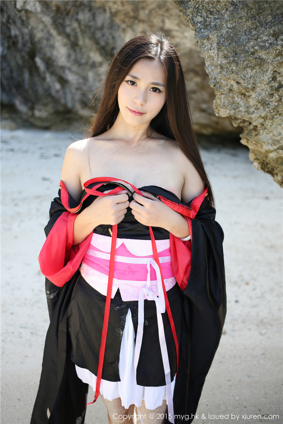[美媛馆]moa******性感和服海边随性写真图片Vol.182(第13页)