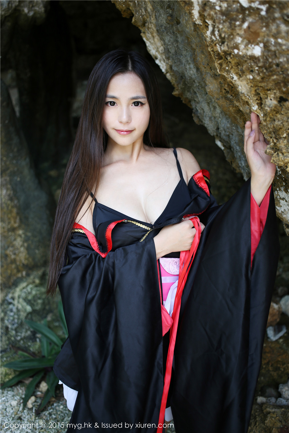 [美媛馆]moa******性感和服海边随性写真图片Vol.182(第15页)