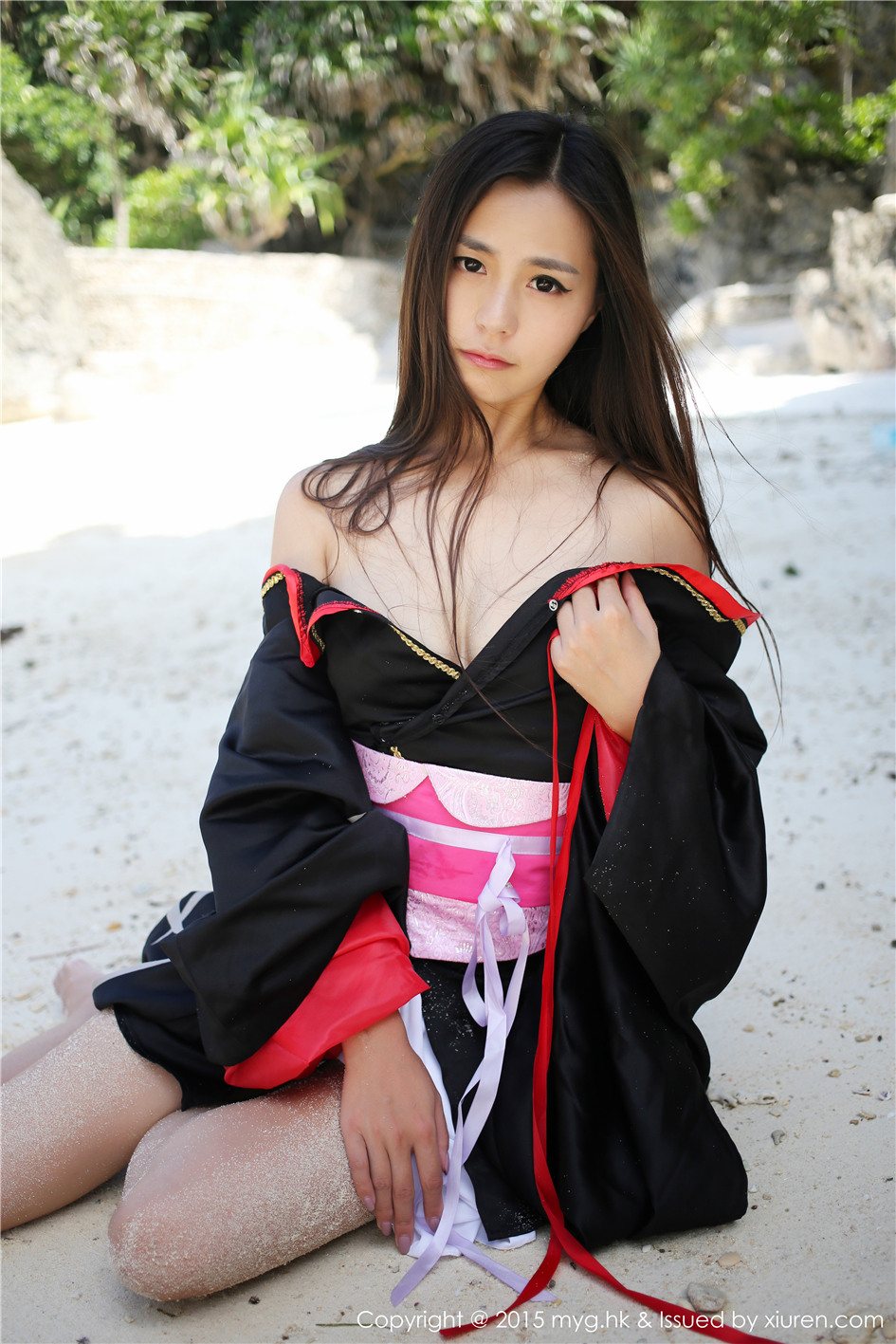 [美媛馆]moa******性感和服海边随性写真图片Vol.182(第17页)