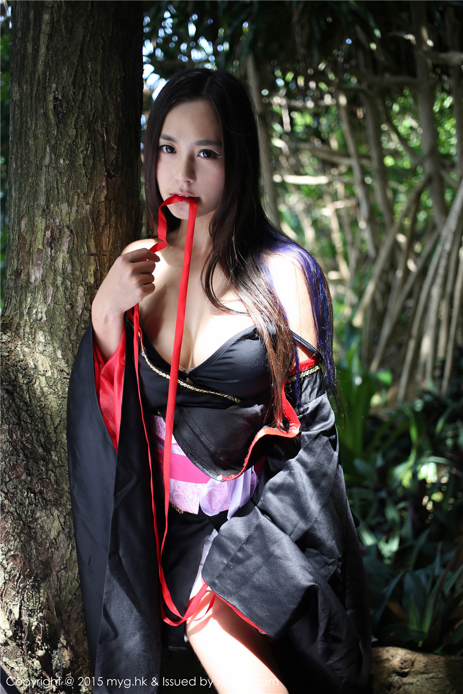 [美媛馆]moa******性感和服海边随性写真图片Vol.182(第19页)