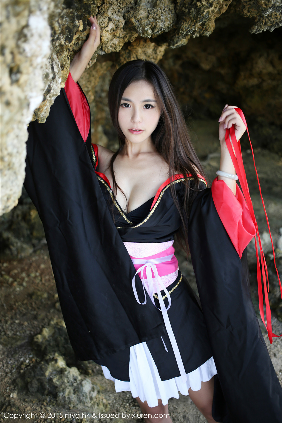 [美媛馆]moa******性感和服海边随性写真图片Vol.182(第24页)