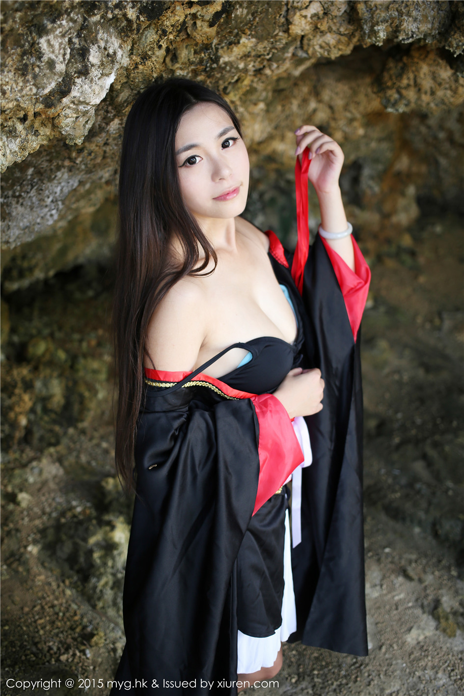 [美媛馆]moa******性感和服海边随性写真图片Vol.182(第29页)
