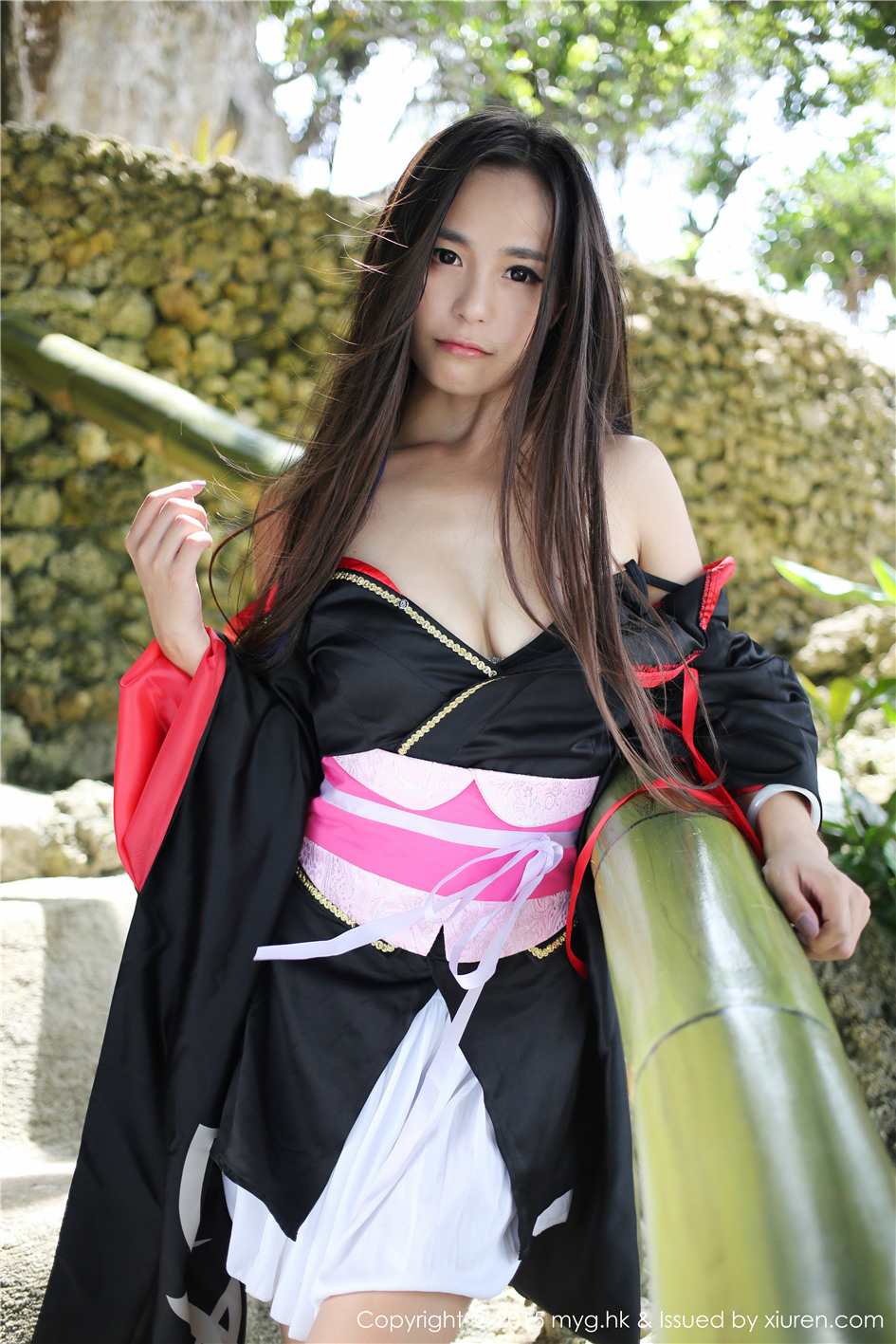 [美媛馆]moa******性感和服海边随性写真图片Vol.182(第30页)
