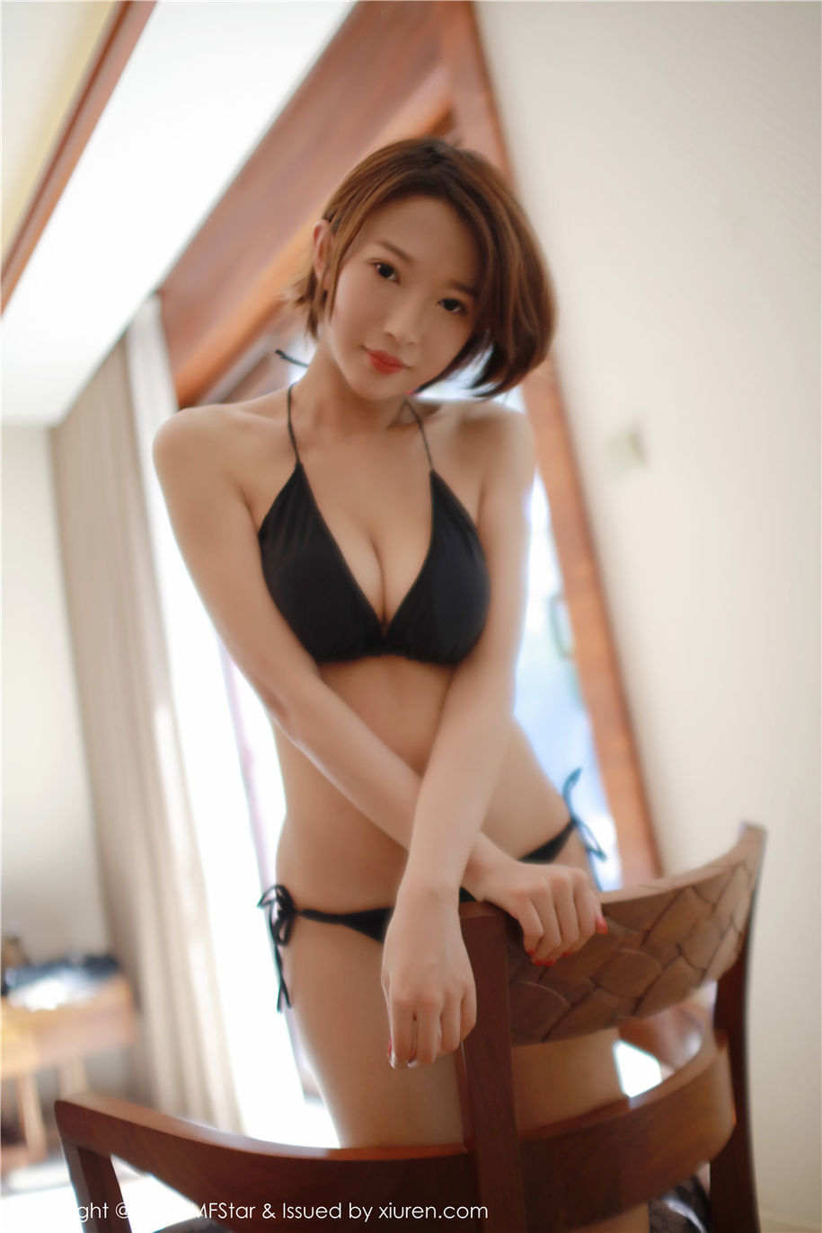 短发美女栗子Riz泳装美胸泳池外拍写真集(第14页)