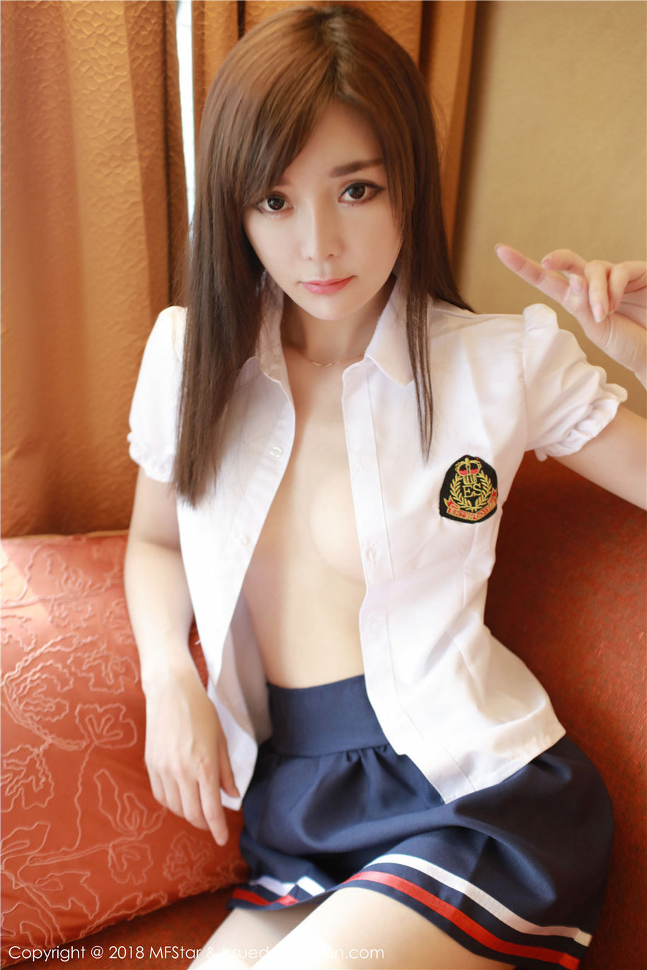 气质美女韩子萱mm学生制服酥胸性感写真(第25页)