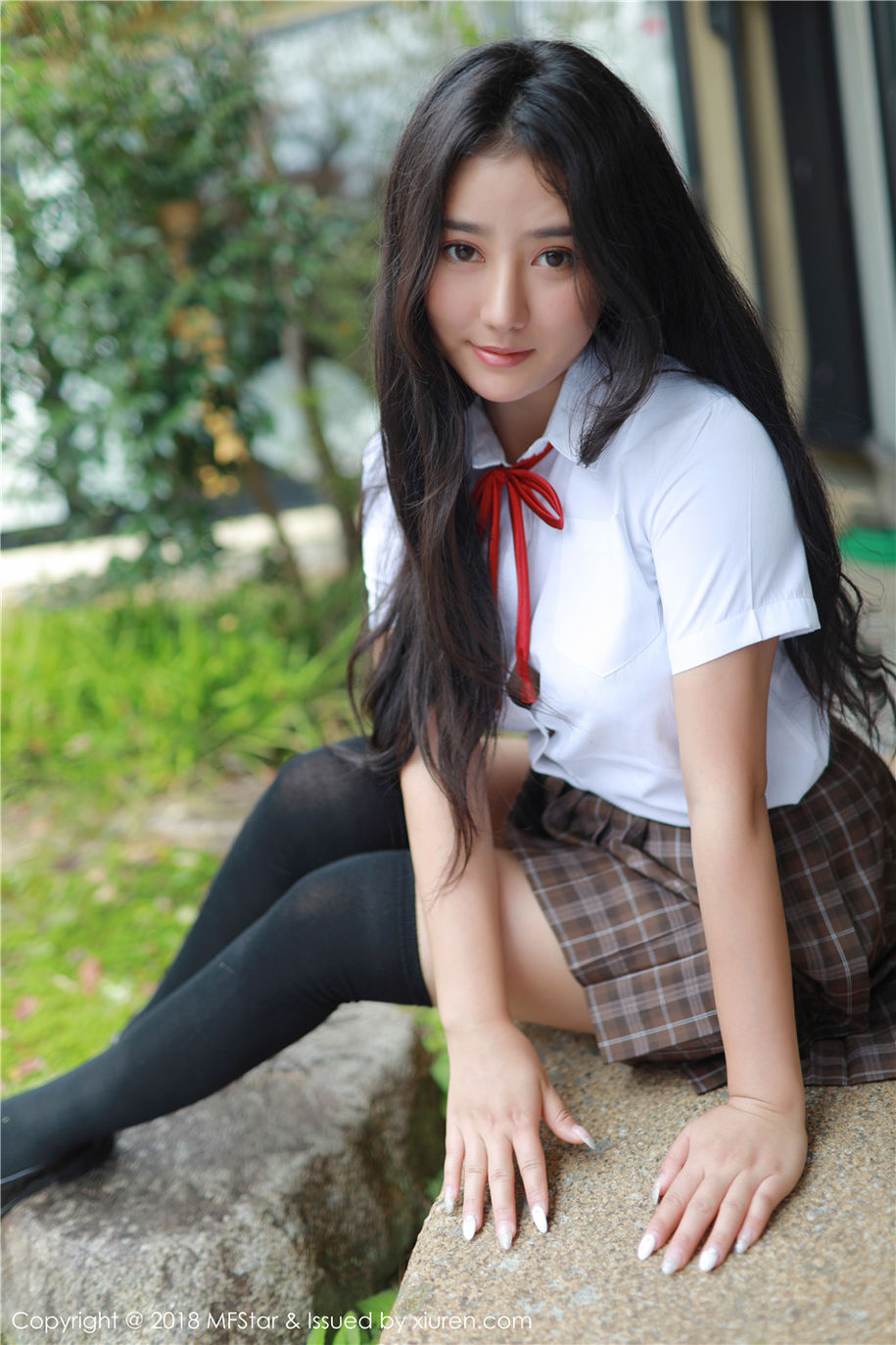 00后美女Manuela玛鲁娜学生制服风骚写真(第41页)