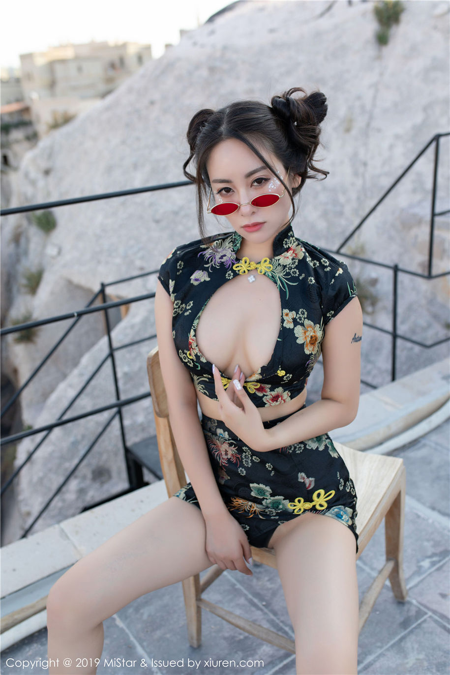 长腿少妇穆菲菲个性旗袍妖艳写真集(第34页)