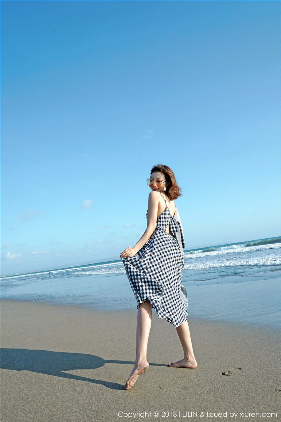 90后小清新美女冯木木LRIS吊带长裙海边写真集(第19页)