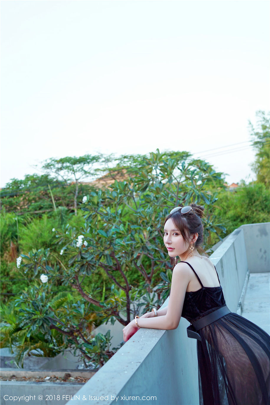 气质美女周于希透视装长裙性感写真(第18页)
