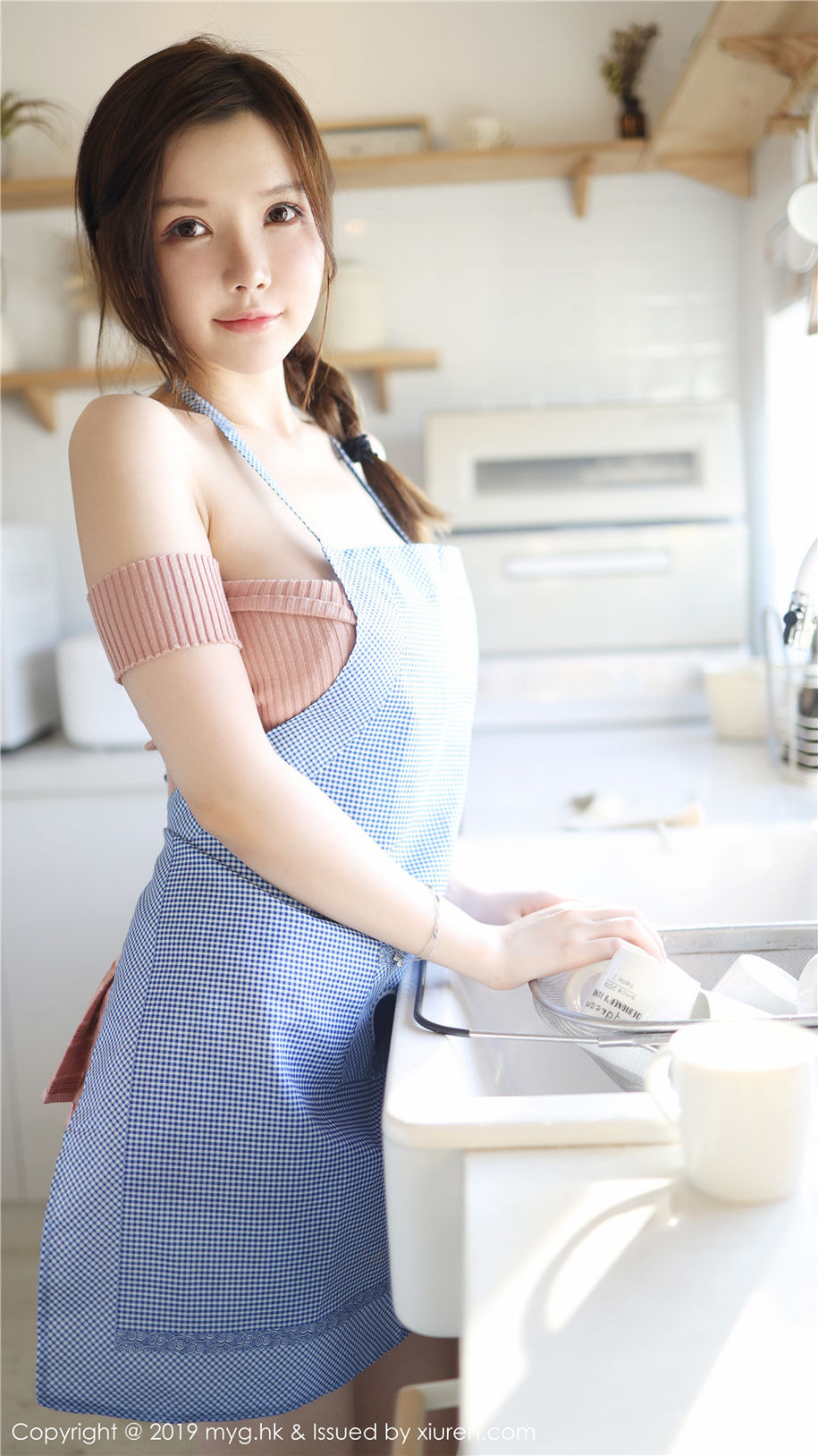 大胸尤物糯美子Mini低胸装养眼乳沟诱惑写真(第62页)