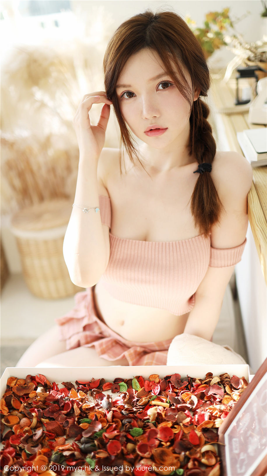 大胸尤物糯美子Mini低胸装养眼乳沟诱惑写真(第82页)