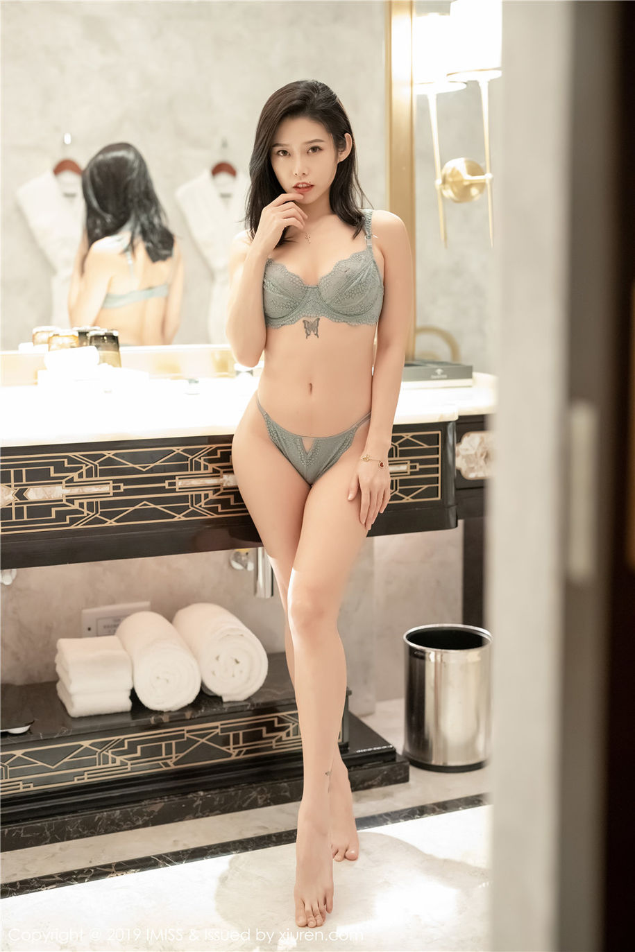 冷艳熟女luvian本能丝袜高跟鞋诱惑私拍(第29页)