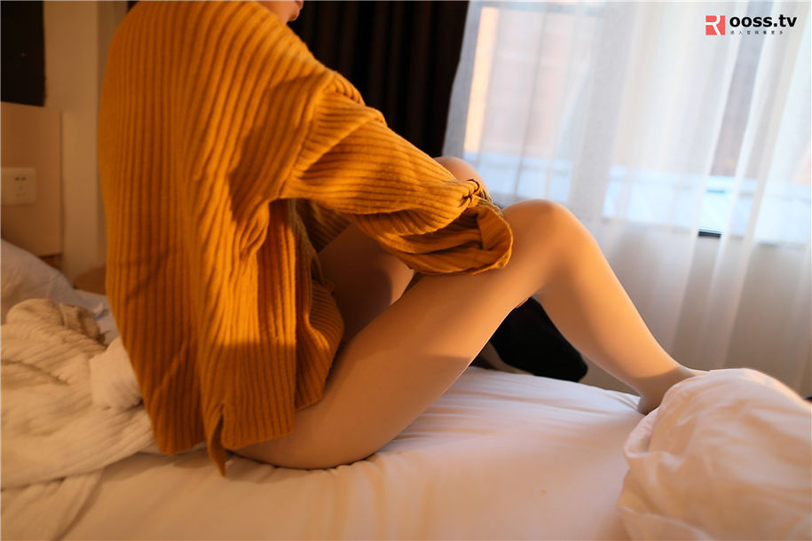 ROSI写真 翘臀熟女性感丝袜床上诱惑写真(第5页)