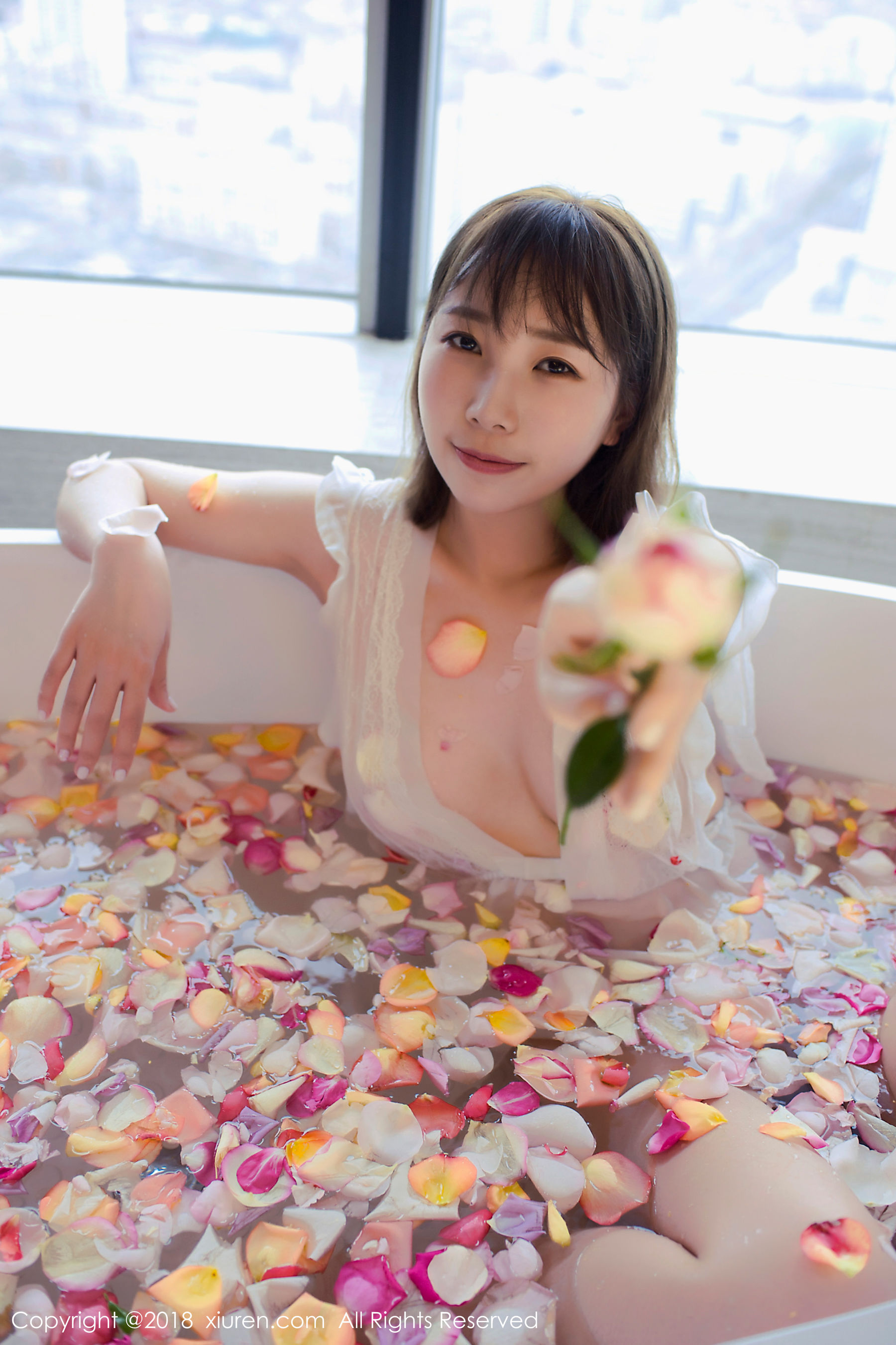 枝恩《短发百变大美女》 [秀人网XIUREN] No.981 写真集(第21页)