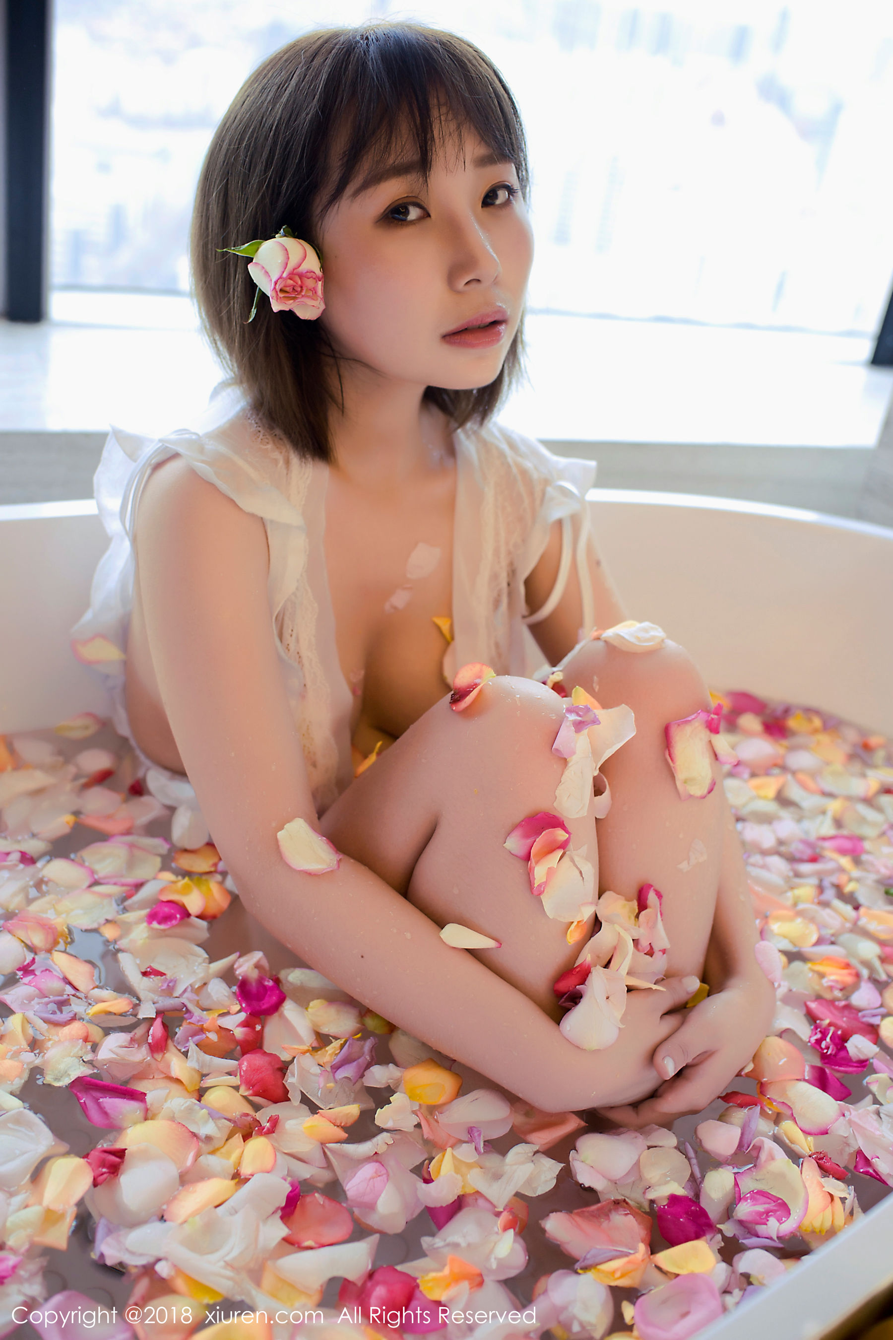 枝恩《短发百变大美女》 [秀人网XIUREN] No.981 写真集(第27页)