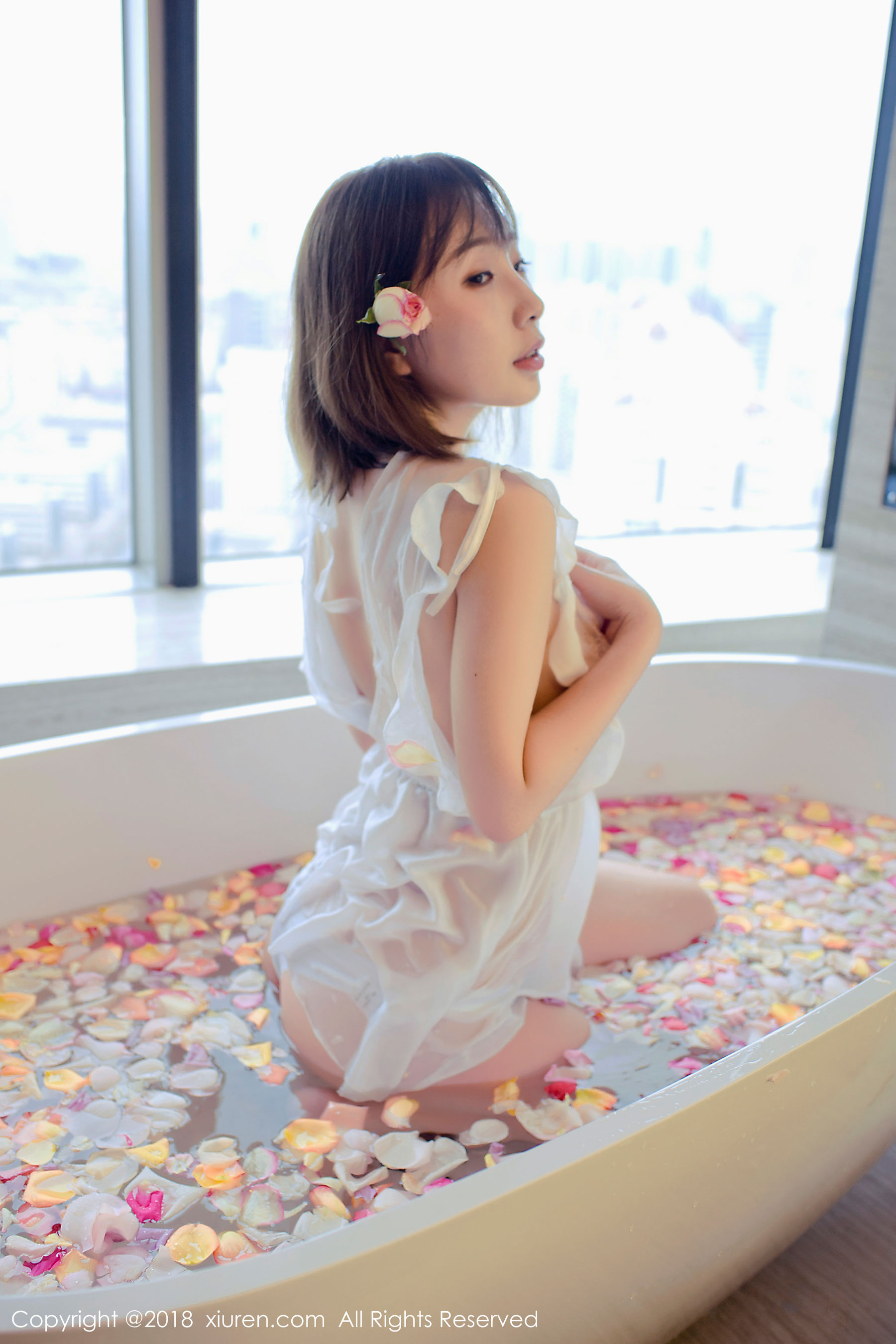 枝恩《短发百变大美女》 [秀人网XIUREN] No.981 写真集(第32页)