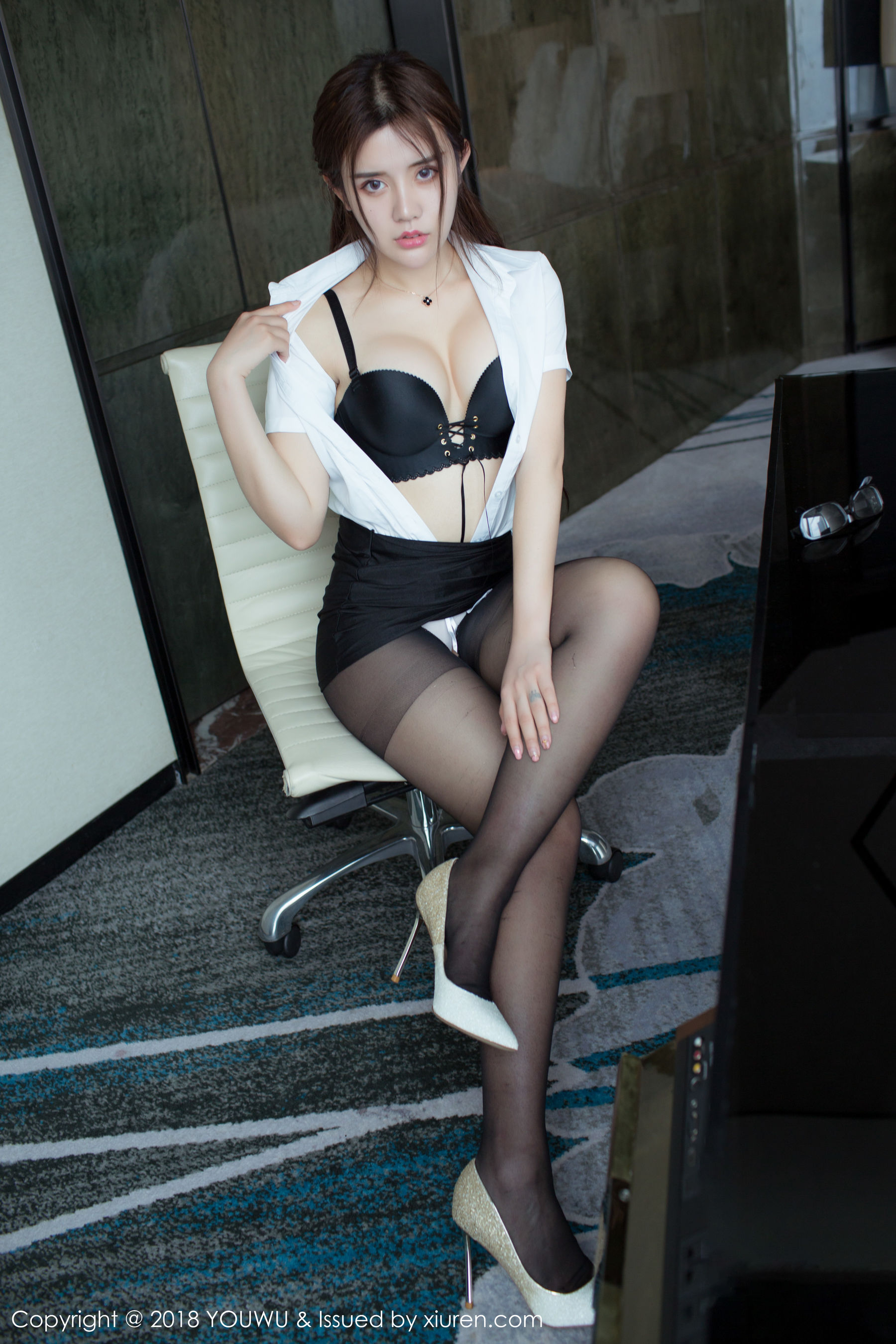 兔子Nina(卓娅祺)《性感女秘书》 [尤物馆YOUWU] VOL.081 写真集(第35页)