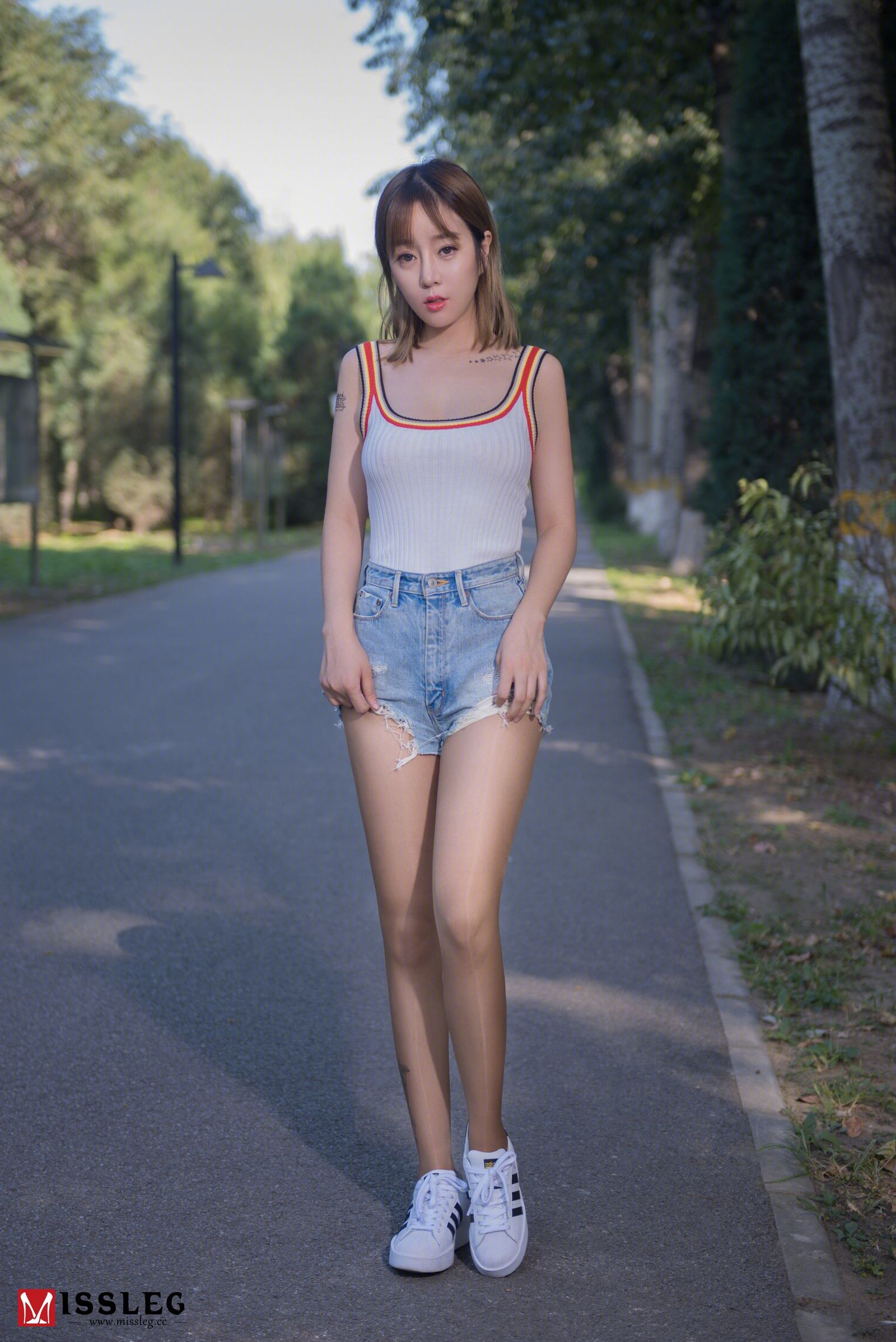 [MISSLEG蜜丝] V009 王语纯 - 游园变 写真套图[82](第45页)