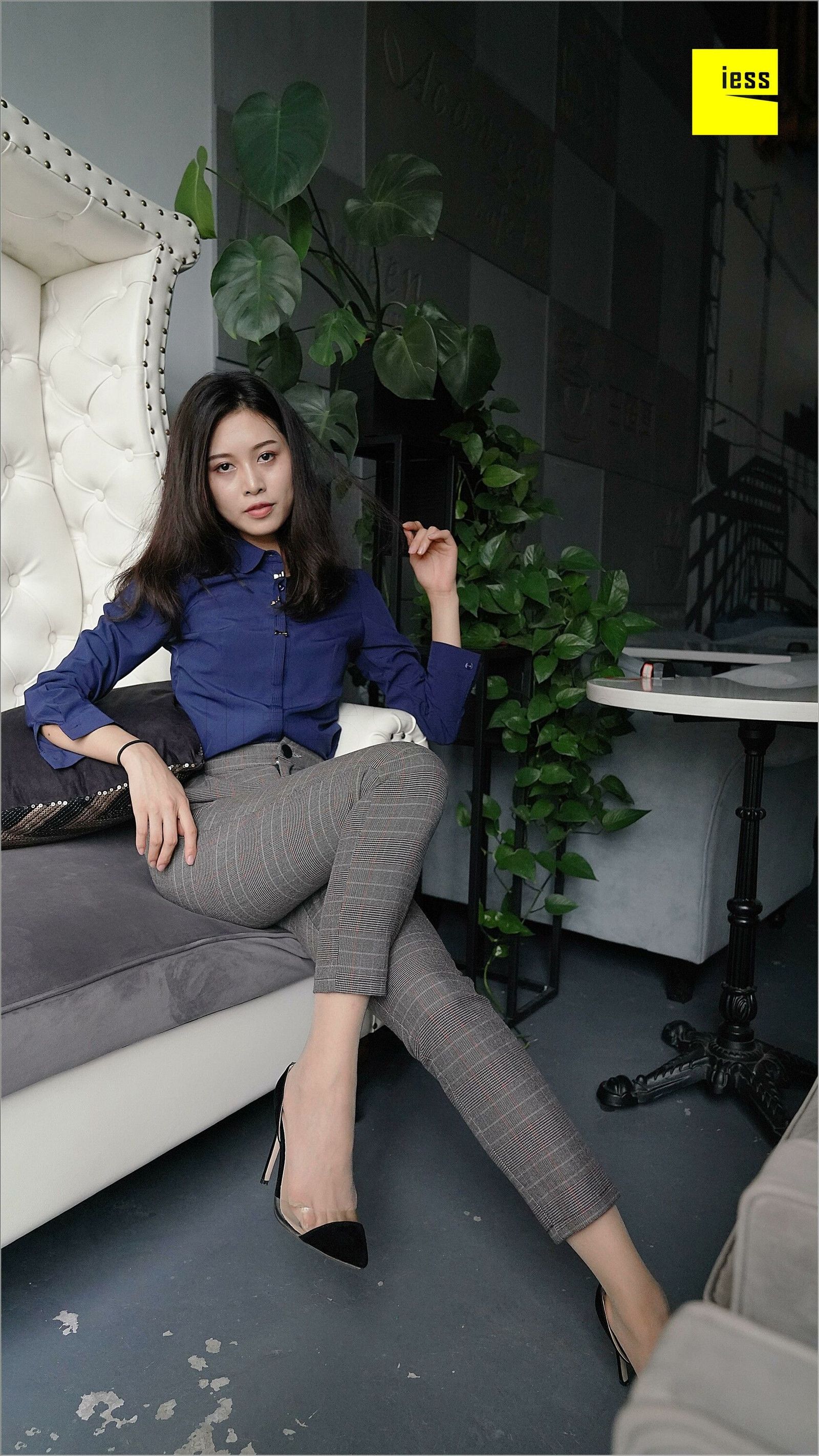 [IESS异思趣向] 丝足便当261 邱主管 《穿长裤的邱主管》美腿丝足写真套图[97](第23页)