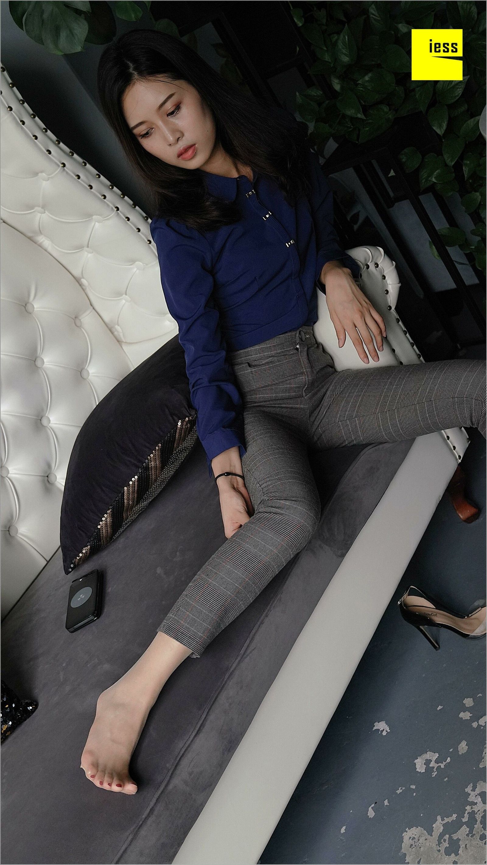 [IESS异思趣向] 丝足便当261 邱主管 《穿长裤的邱主管》美腿丝足写真套图[97](第36页)