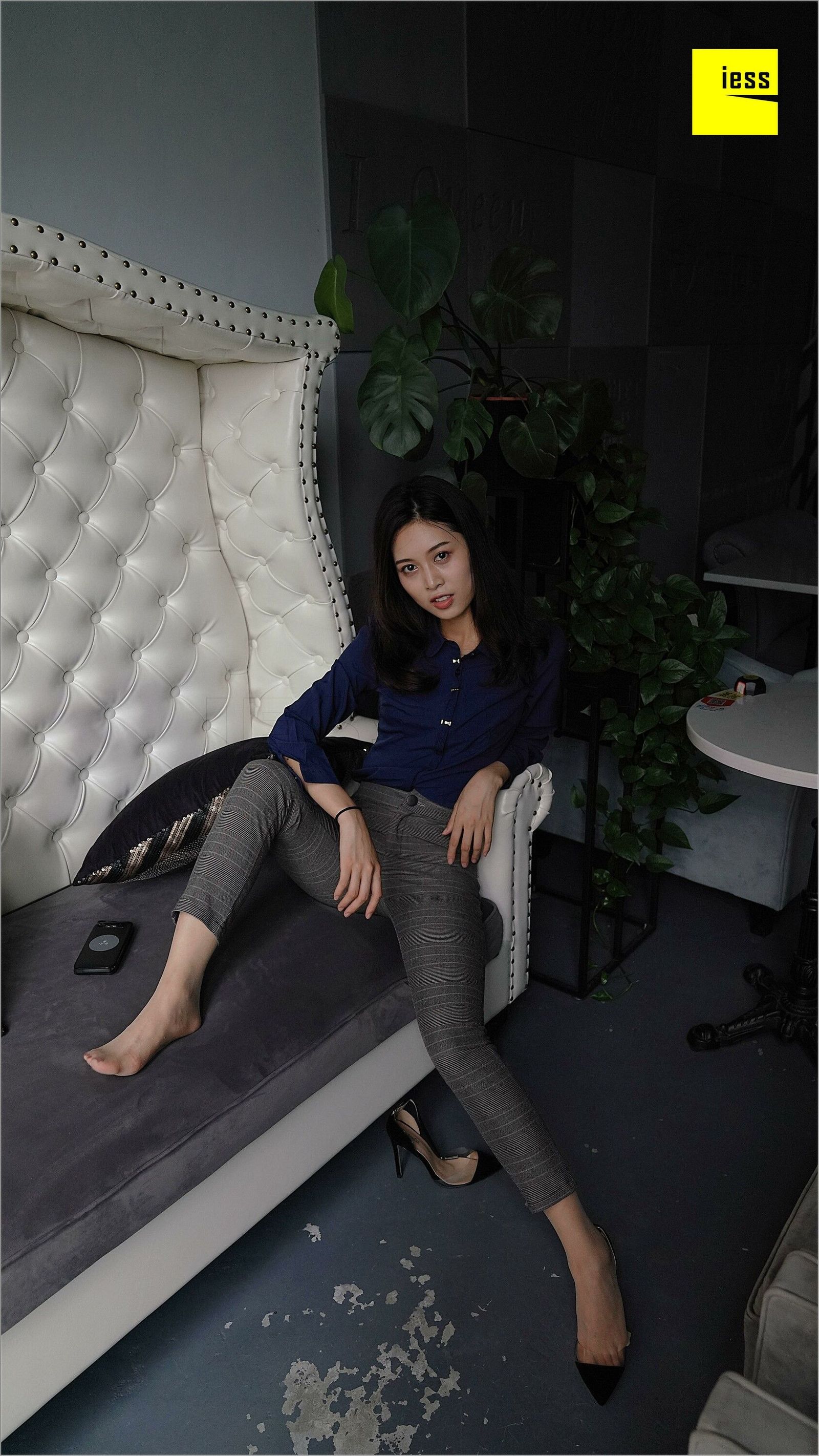 [IESS异思趣向] 丝足便当261 邱主管 《穿长裤的邱主管》美腿丝足写真套图[97](第45页)