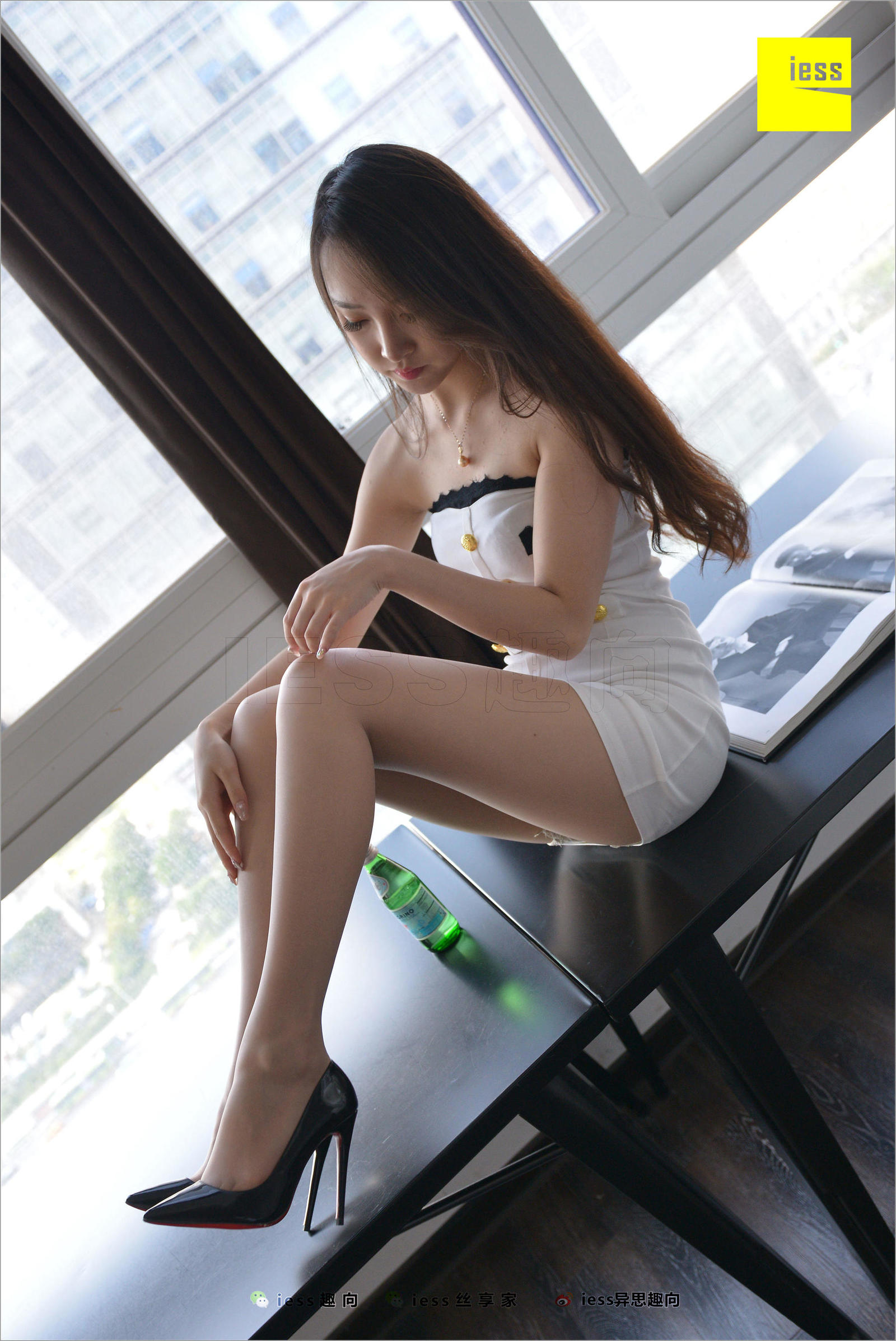 [IESS异思趣向] 丝足便当251 云芝 《白云芝》美腿丝足写真套图[99](第32页)