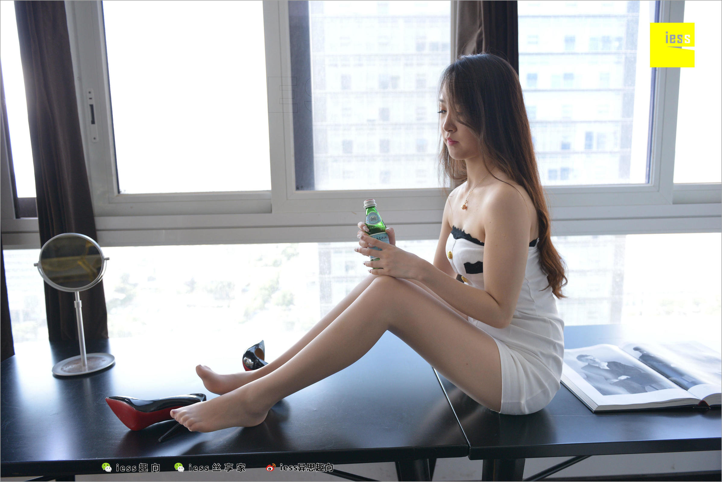 [IESS异思趣向] 丝足便当251 云芝 《白云芝》美腿丝足写真套图[99](第58页)