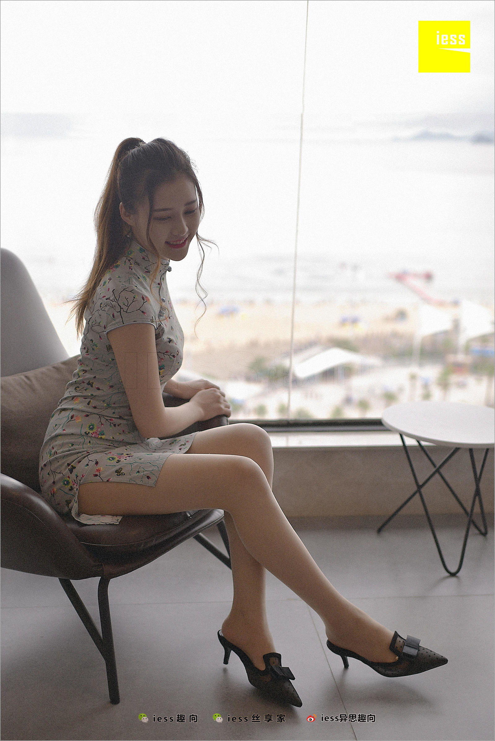 [IESS异思趣向] 丝足便当247 九妹 《九妹的短旗袍》美腿丝足写真套图[97](第27页)