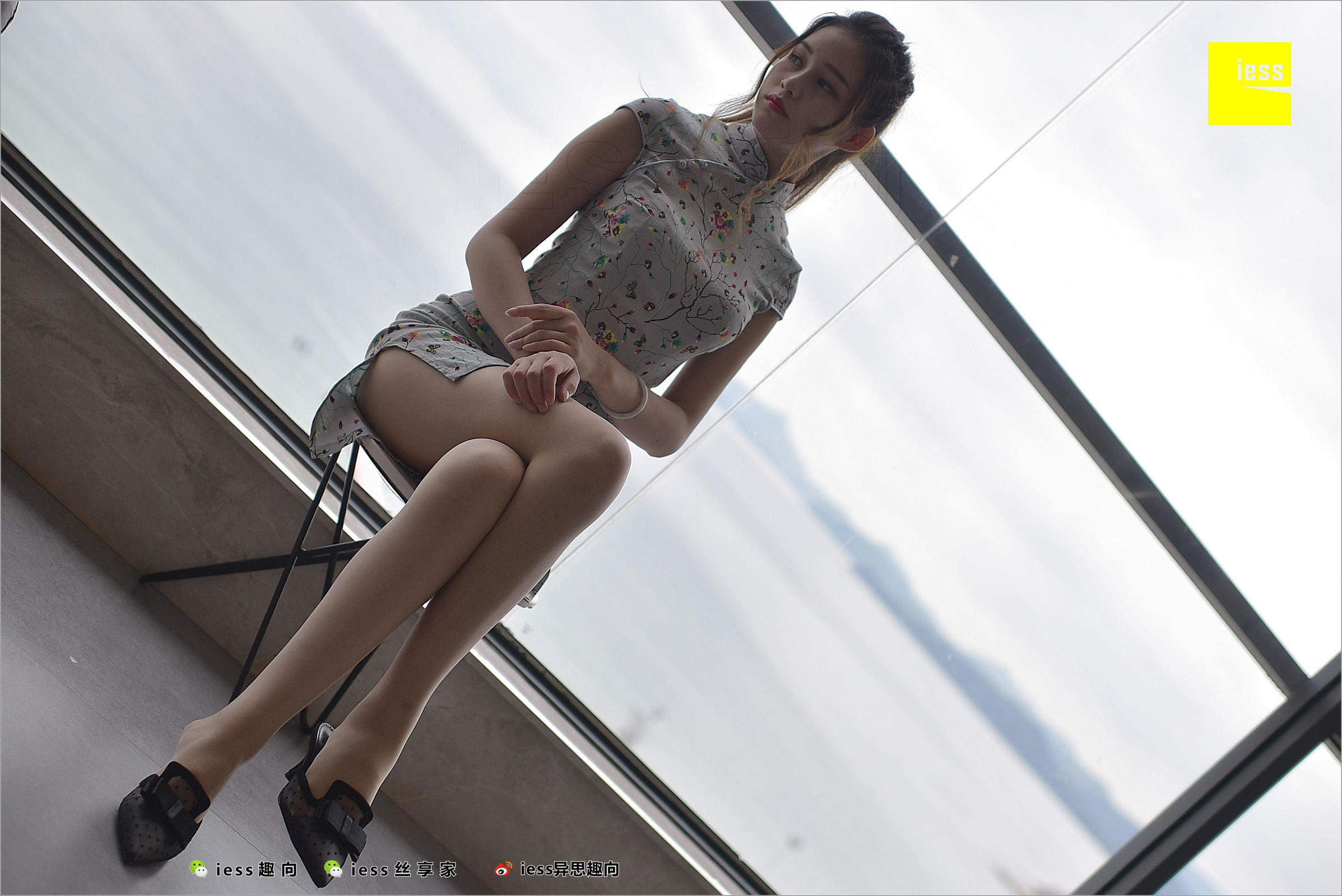 [IESS异思趣向] 丝足便当247 九妹 《九妹的短旗袍》美腿丝足写真套图[97](第39页)