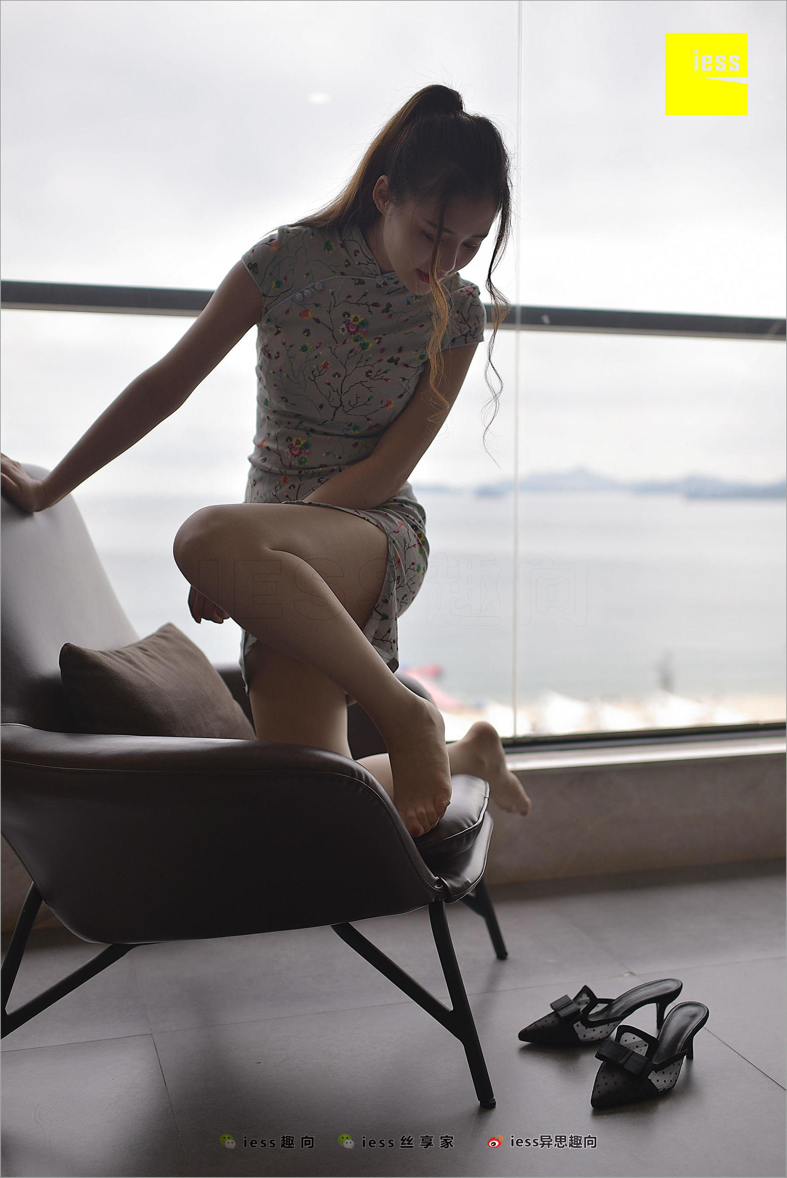 [IESS异思趣向] 丝足便当247 九妹 《九妹的短旗袍》美腿丝足写真套图[97](第49页)