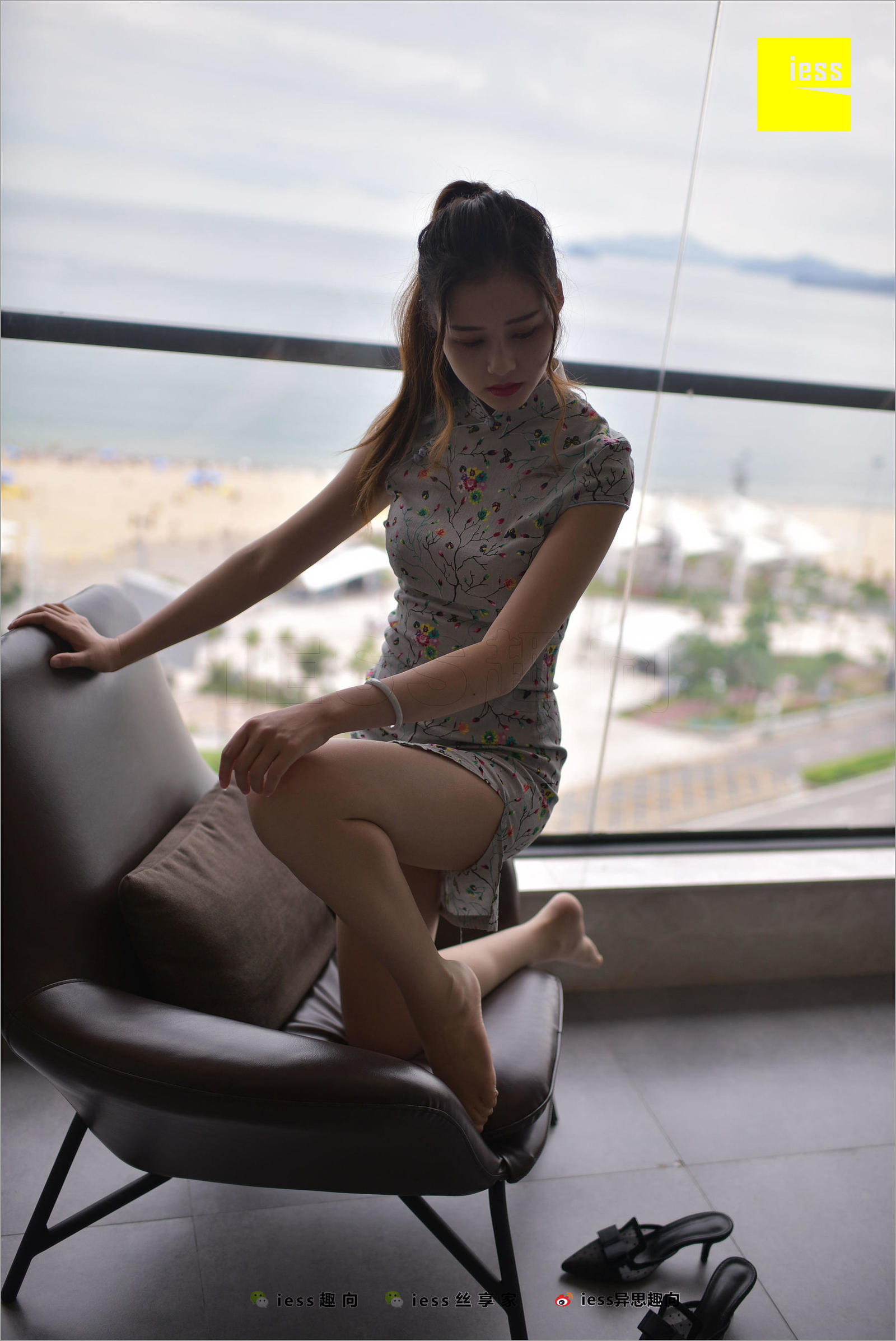[IESS异思趣向] 丝足便当247 九妹 《九妹的短旗袍》美腿丝足写真套图[97](第50页)