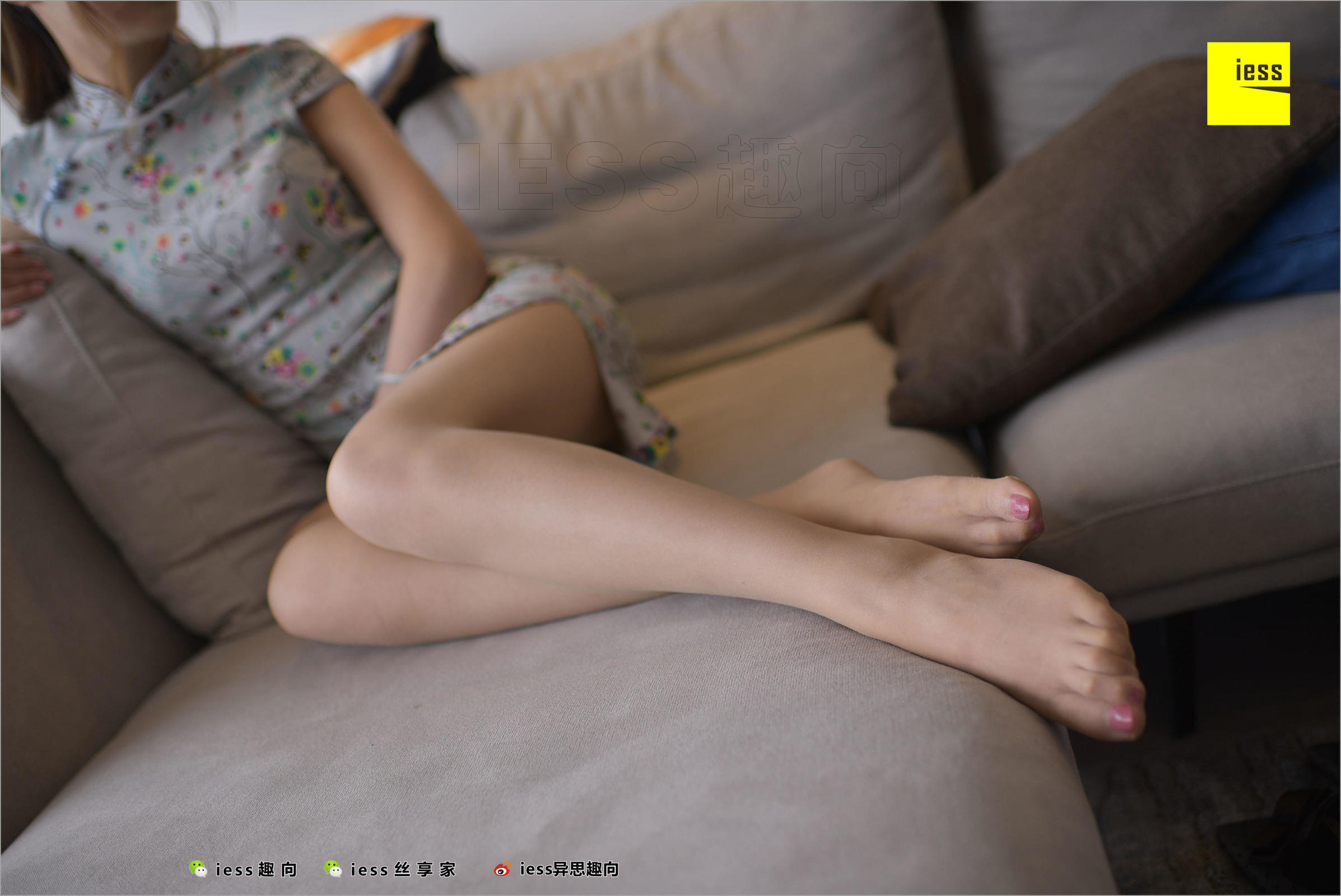 [IESS异思趣向] 丝足便当247 九妹 《九妹的短旗袍》美腿丝足写真套图[97](第66页)