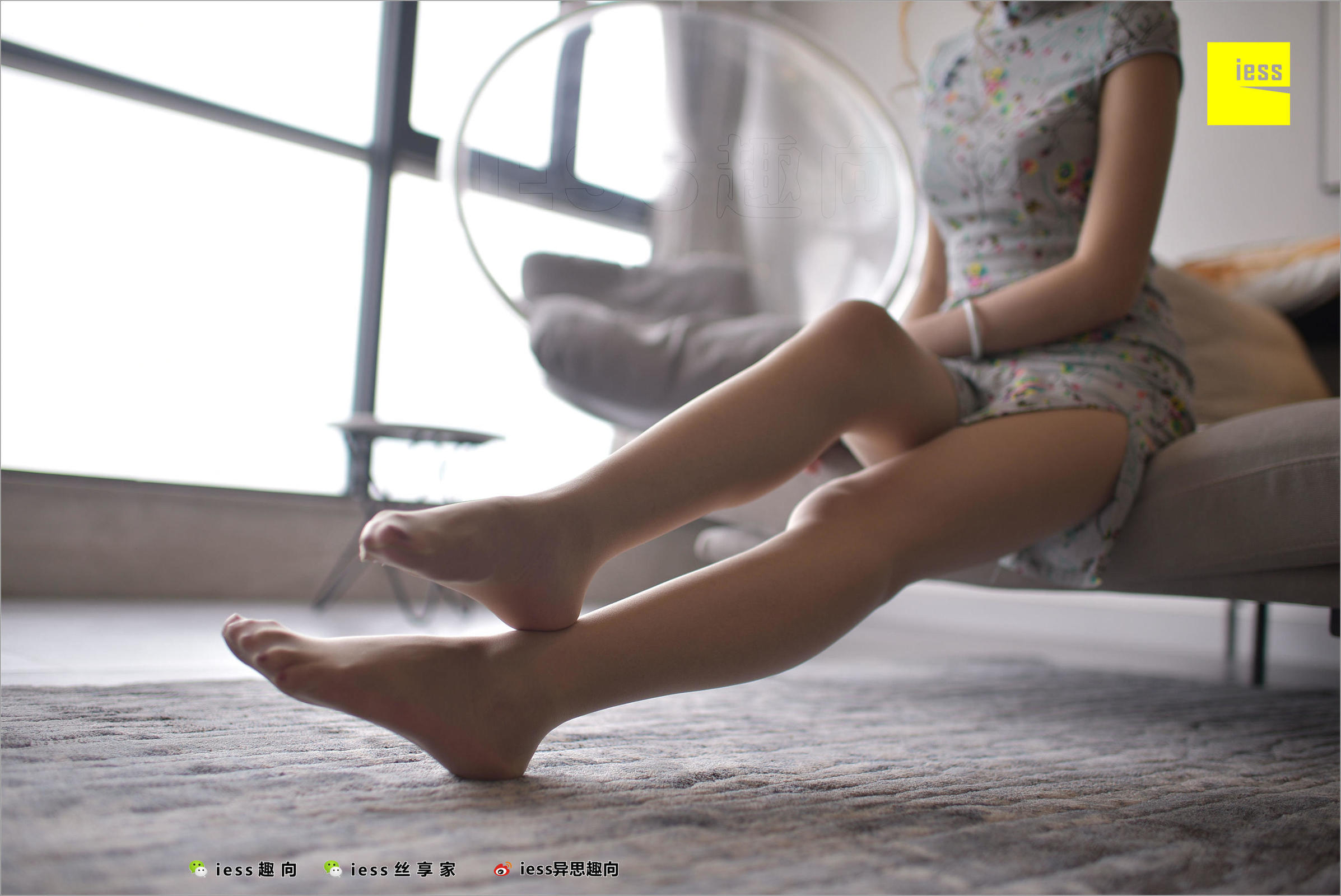 [IESS异思趣向] 丝足便当247 九妹 《九妹的短旗袍》美腿丝足写真套图[97](第84页)