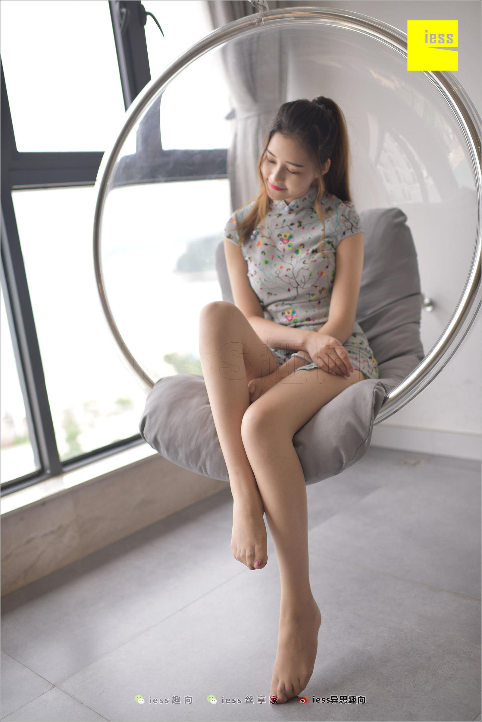 [IESS异思趣向] 丝足便当247 九妹 《九妹的短旗袍》美腿丝足写真套图[97](第87页)