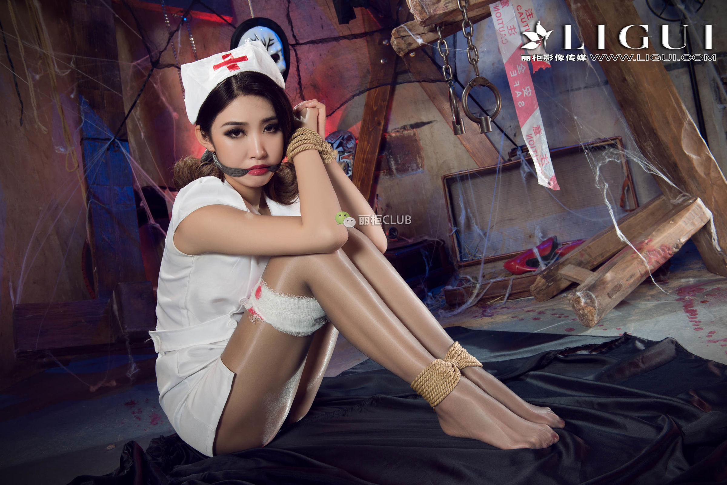 [Ligui丽柜] Model 筱筱 - 情趣护士丝足诱惑 写真套图[81](第57页)