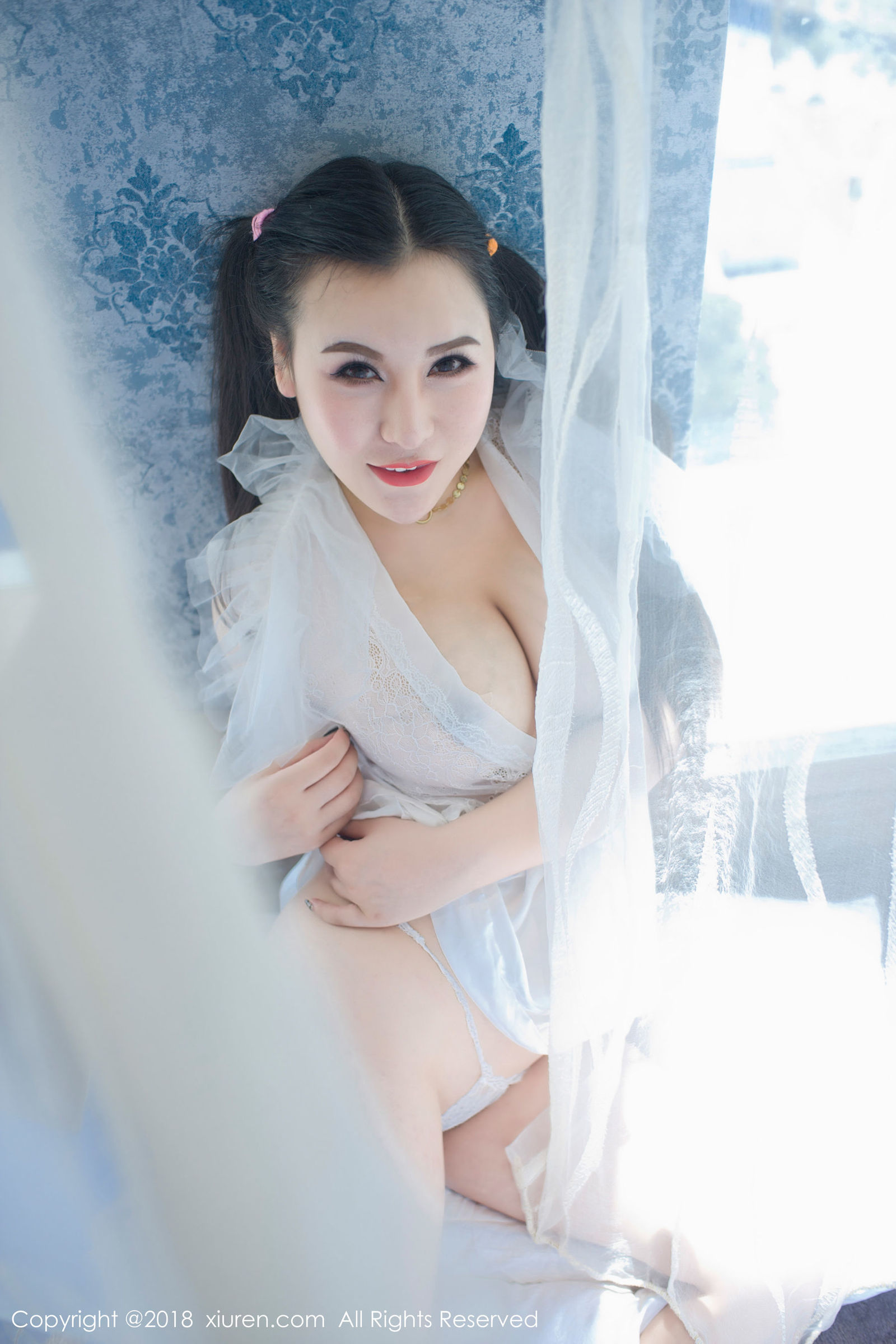 [XIUREN秀人网] No.1034 MODEL伊若 - 白色蕾丝开胸睡衣和蓝色带状死库水[45](第20页)