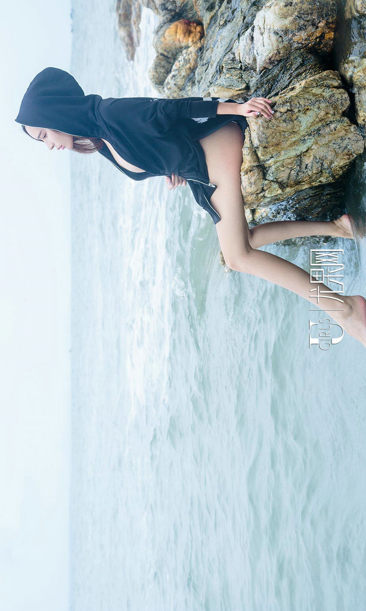 [Ugirls尤果圈爱尤物] No.1165 艾小青 - 大海边上的小精灵 写真套图[35](第32页)