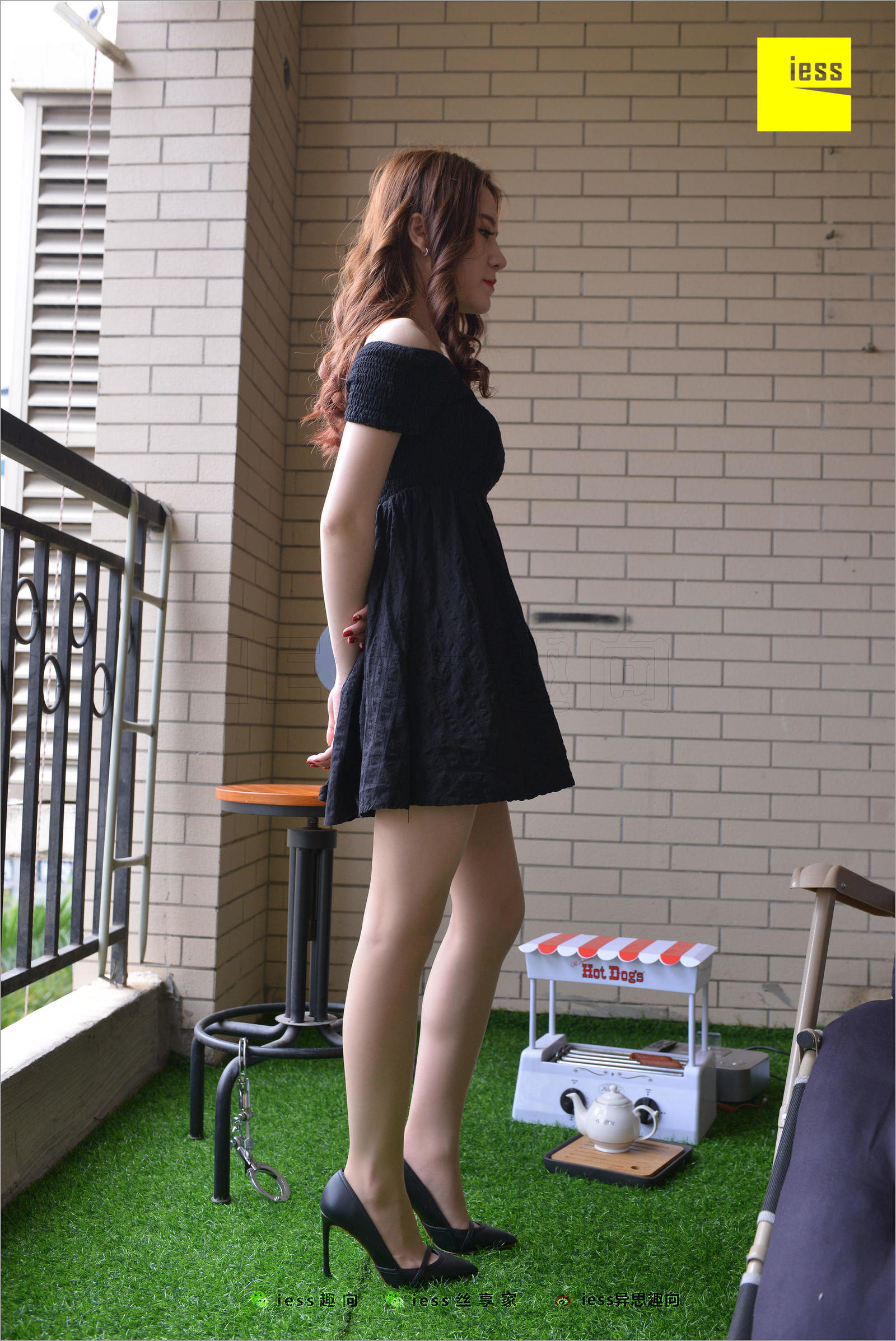[IESS异思趣向] 丝足便当234 名利姐 《上上下下的享受》丝袜美腿写真套图[92](第56页)