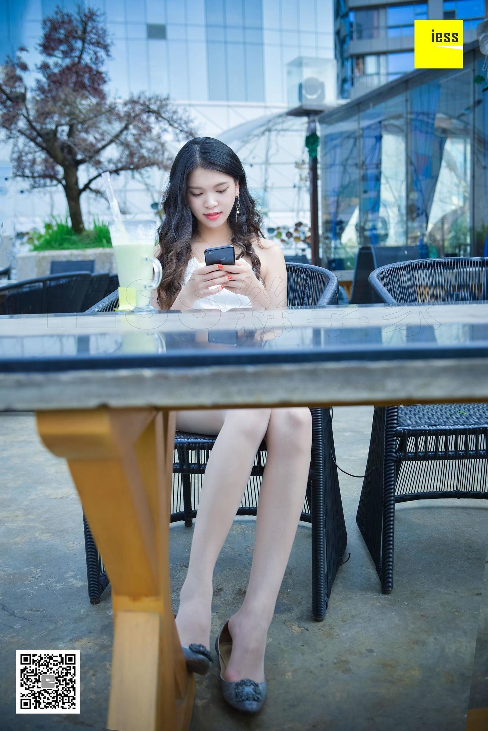 [IESS异思趣向] 丝享家258 七七 《银色平底鞋肉丝》丝袜美腿写真套图[95](第24页)