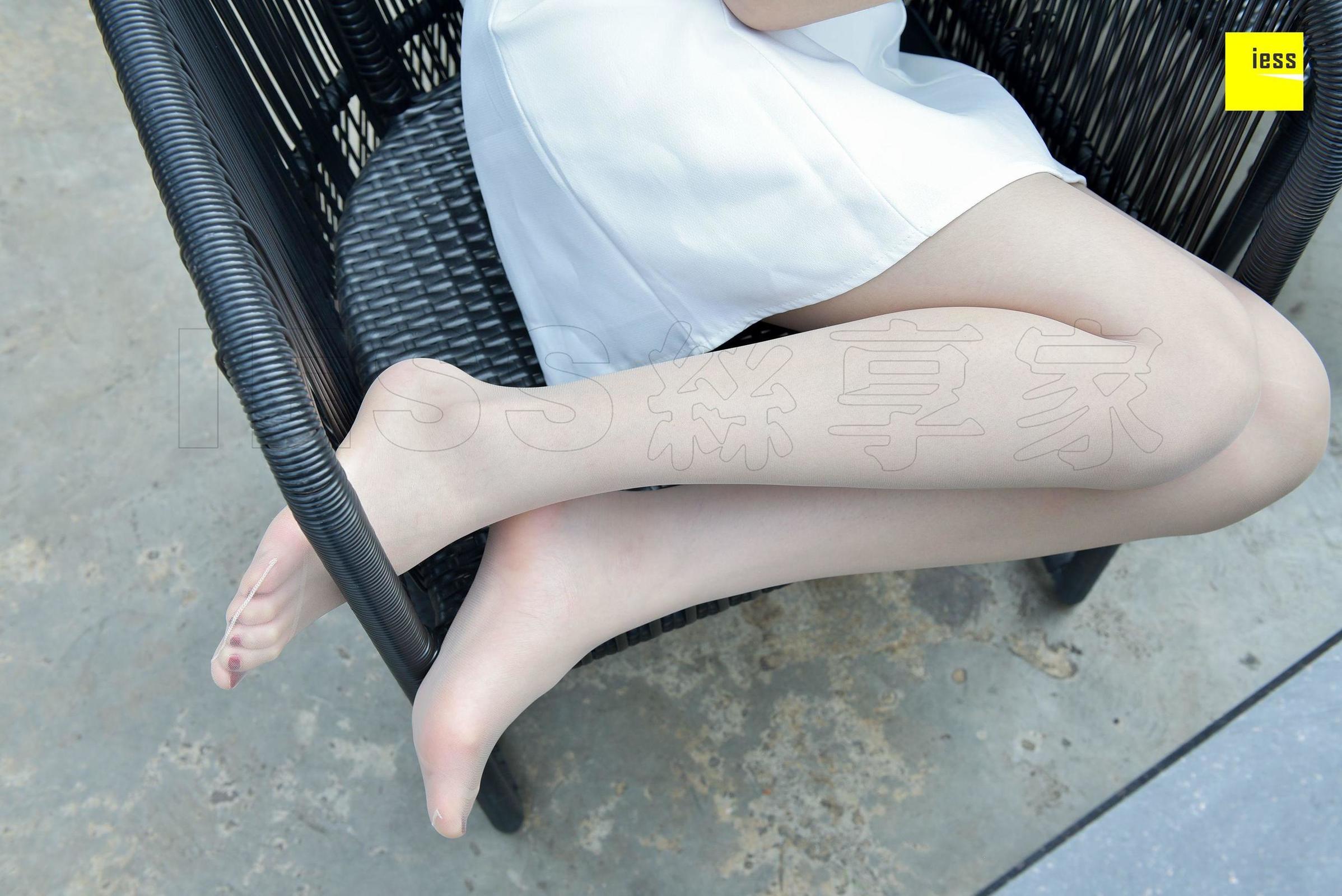 [IESS异思趣向] 丝享家258 七七 《银色平底鞋肉丝》丝袜美腿写真套图[95](第39页)