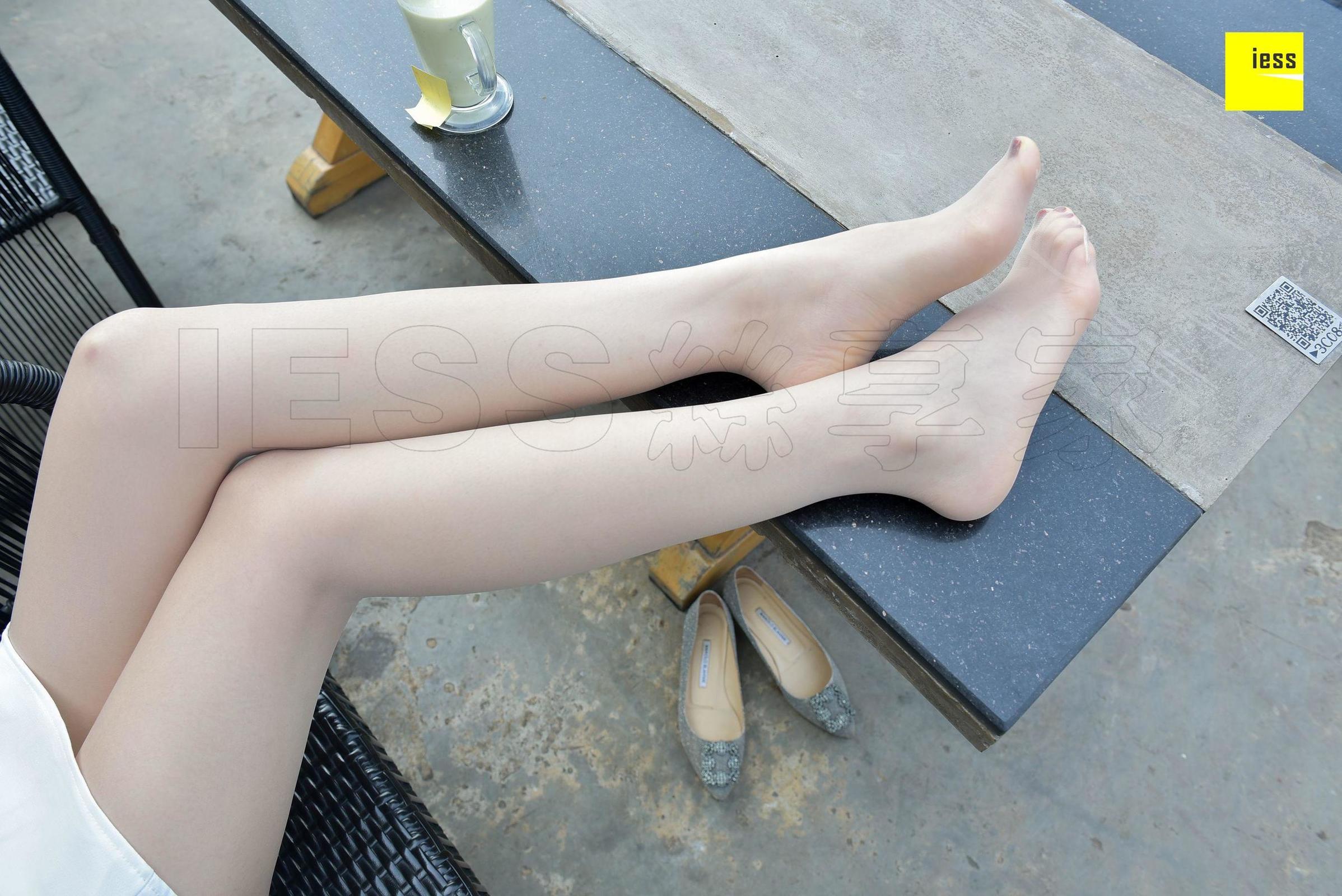 [IESS异思趣向] 丝享家258 七七 《银色平底鞋肉丝》丝袜美腿写真套图[95](第68页)