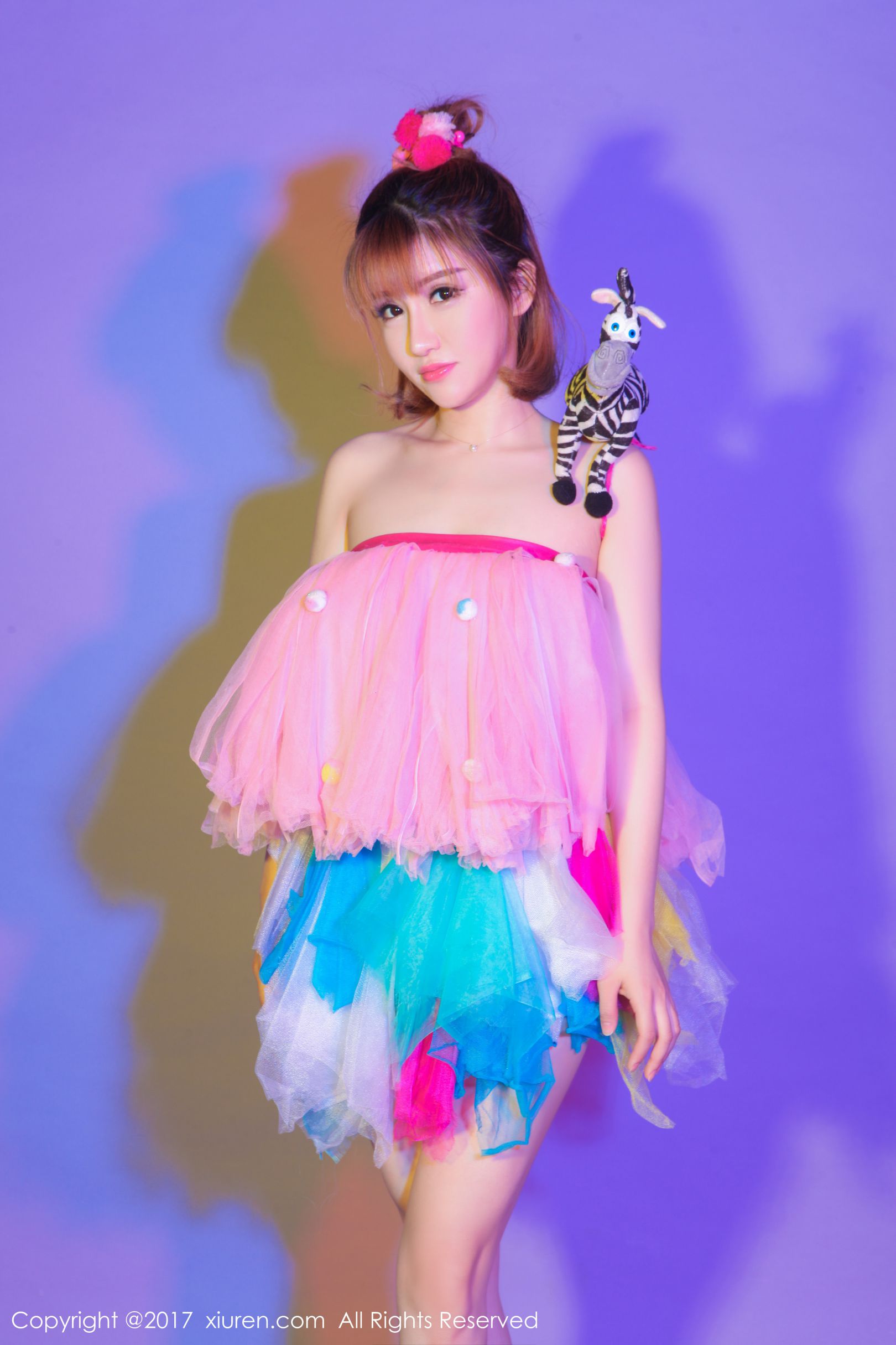 [XiuRen秀人网] No.722 K8傲娇萌萌Vivian - COS超级索尼子与梦幻七彩裙子 写真图片[(第16页)