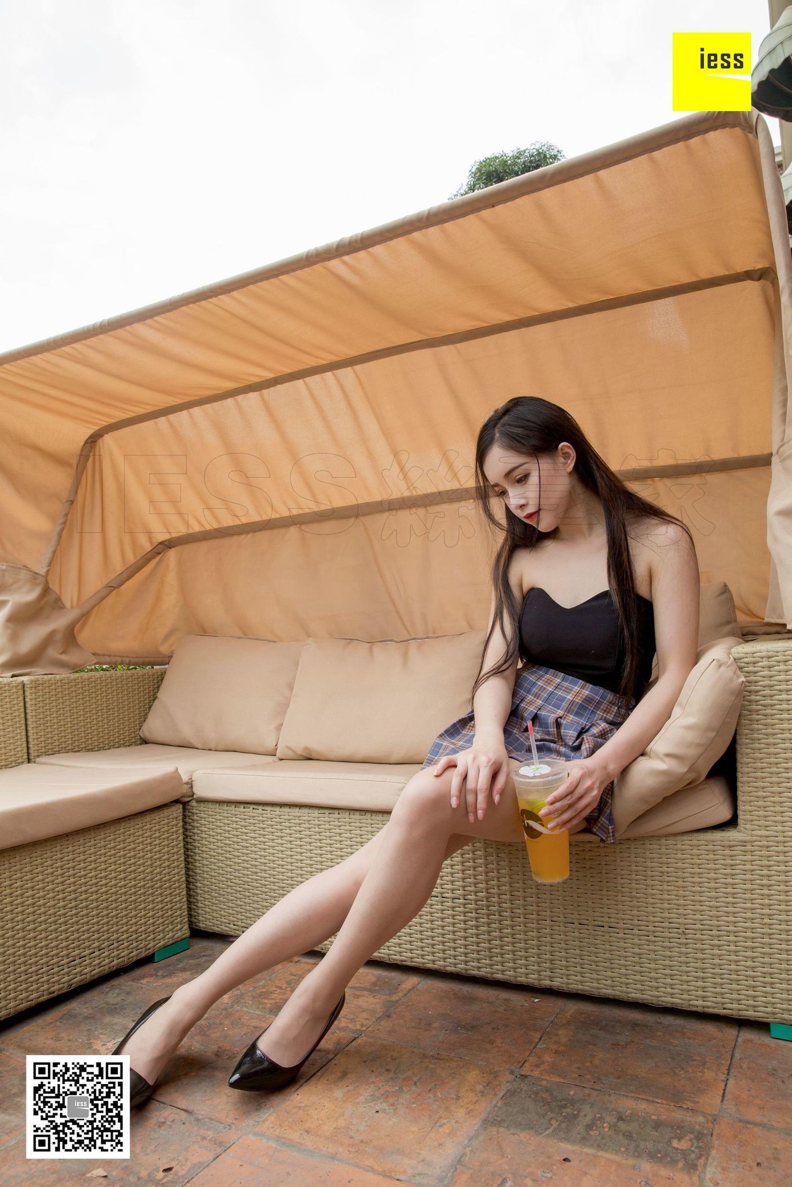 [IESS异思趣向] 丝享家234 小羽 《和网红户外乘凉》 丝足写真套图[93](第39页)