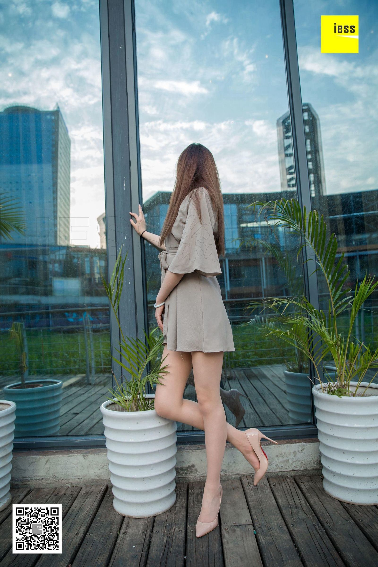 [IESS异思趣向] 丝享家229 九妹 《九妹的裸色高跟之旅》 丝足写真套图[98](第98页)
