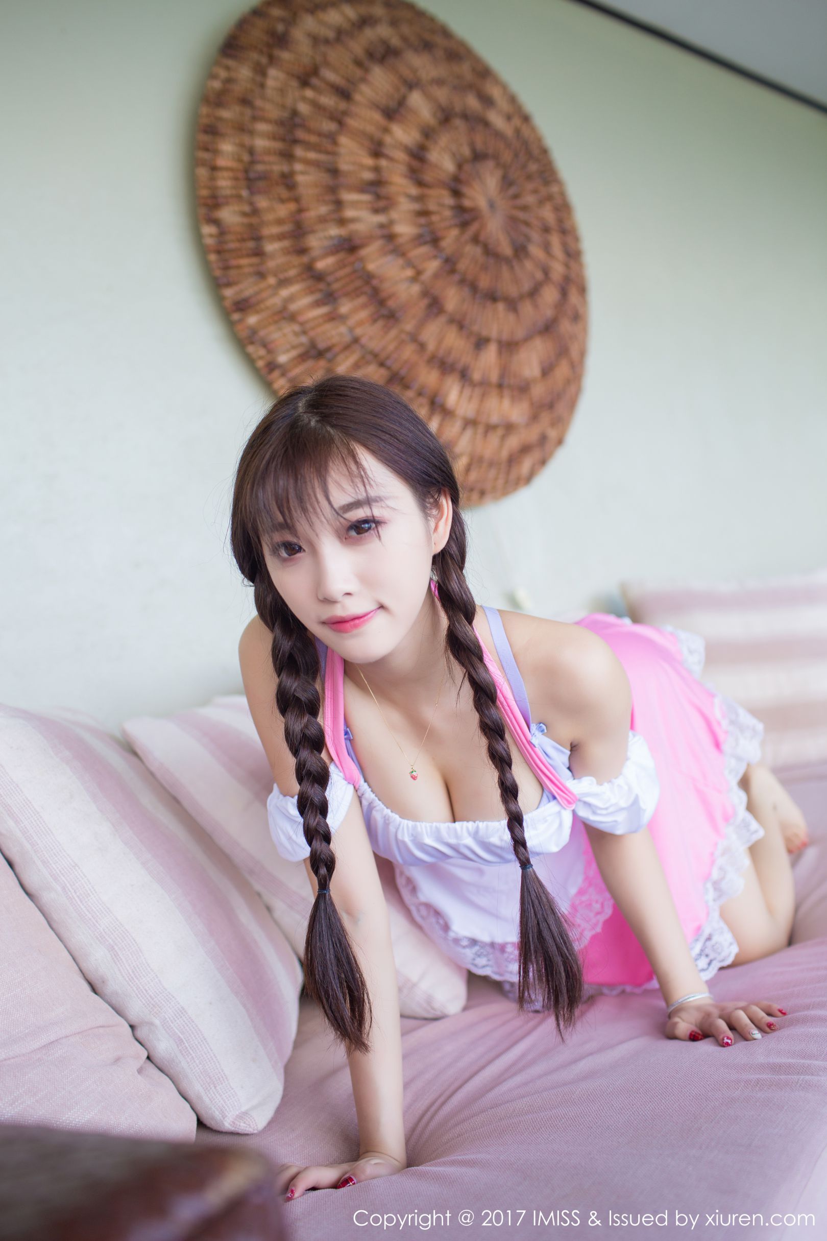 [IMiss爱蜜社] Vol.159 杨晨晨sugar - 双马尾女仆写真图片[53](第15页)