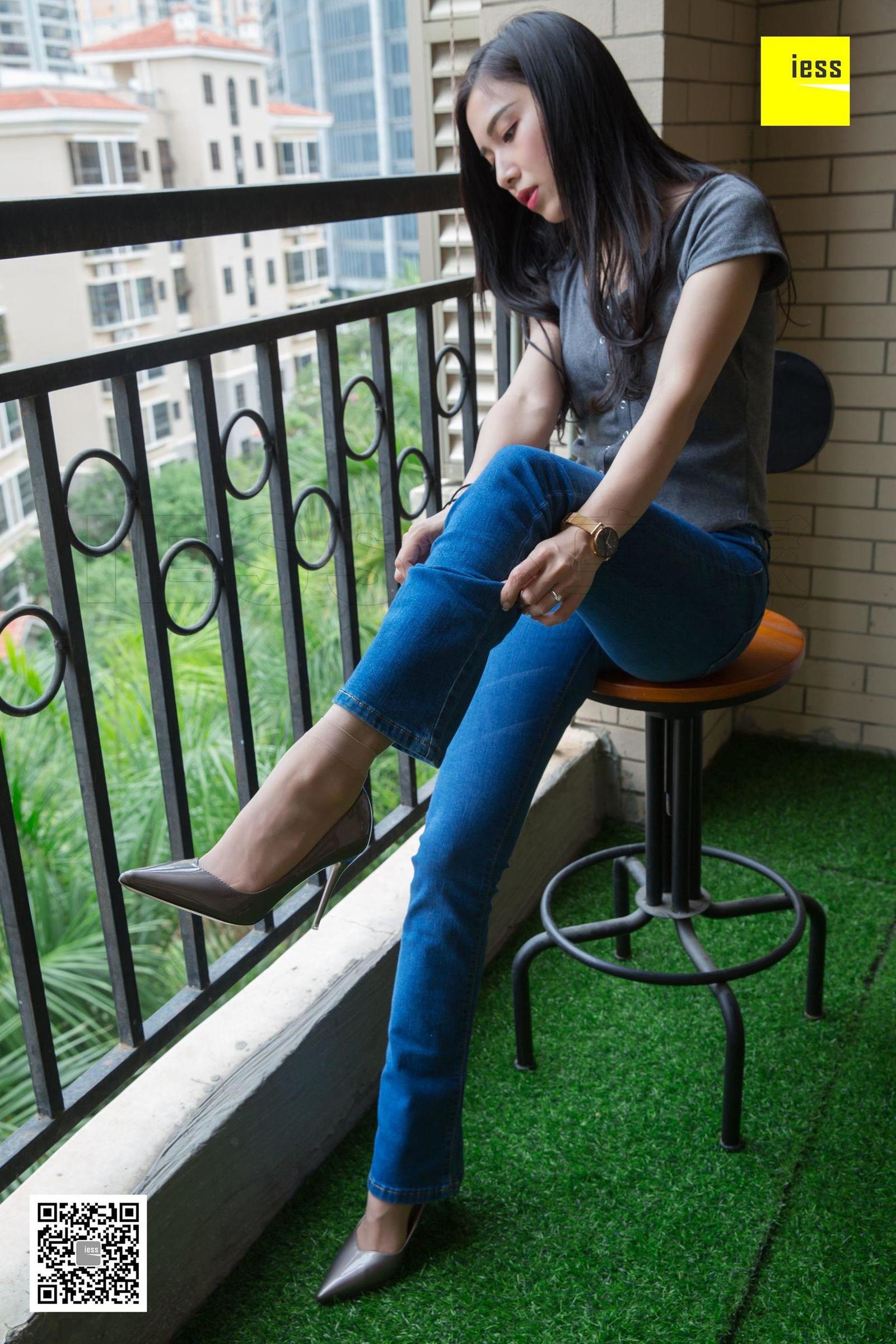 [IESS异思趣向] 丝享家236 辣妈君君 《辣妈的喇叭裤短丝》 丝足写真套图[99](第27页)