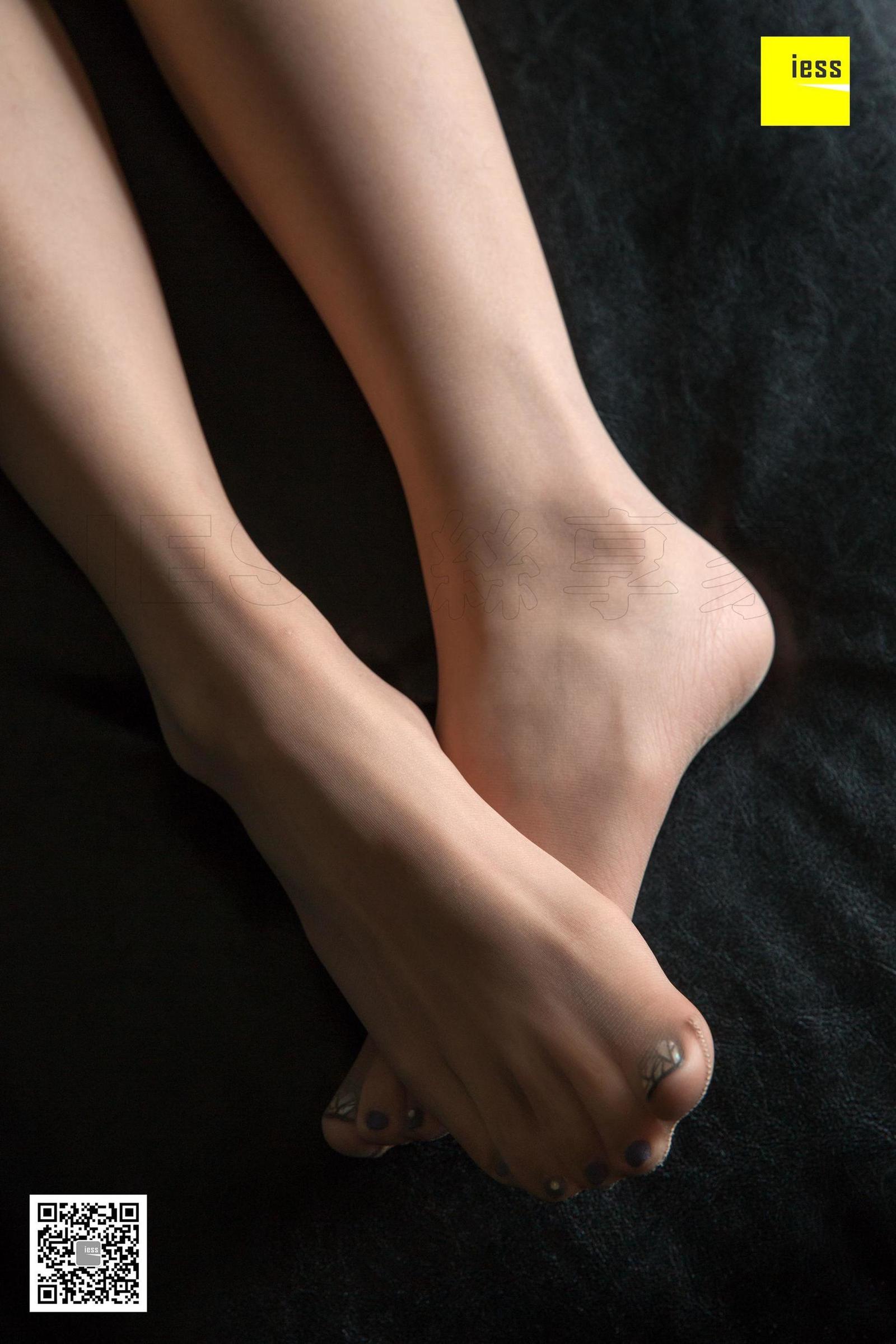[IESS异思趣向] 丝享家244 辣妈君君 《辣妈破洞的肉丝脚底》 丝足写真套图[99](第48页)